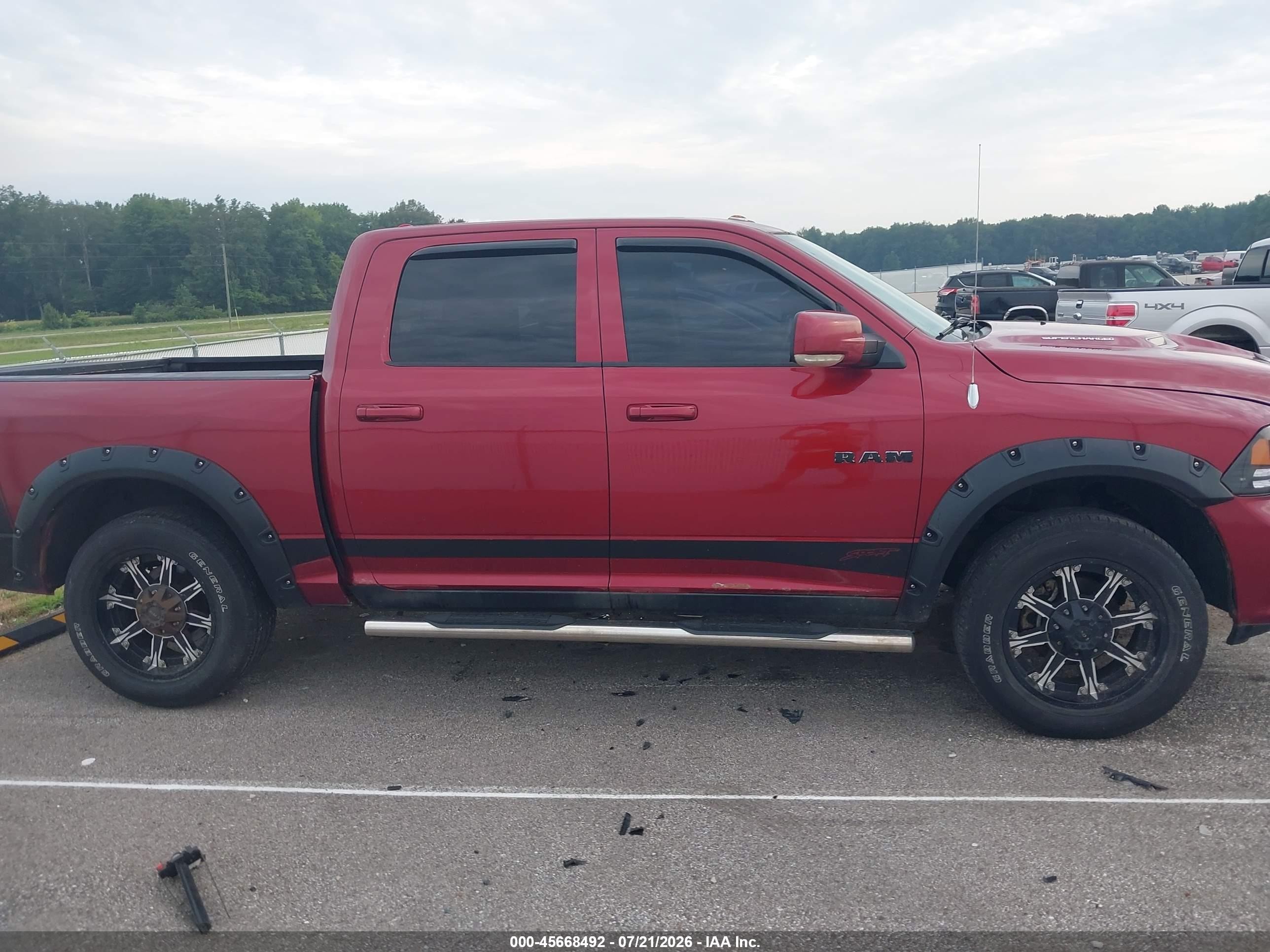 2013 Ram 1500 Sport Red vin: 1C6RR7MT2DS536220