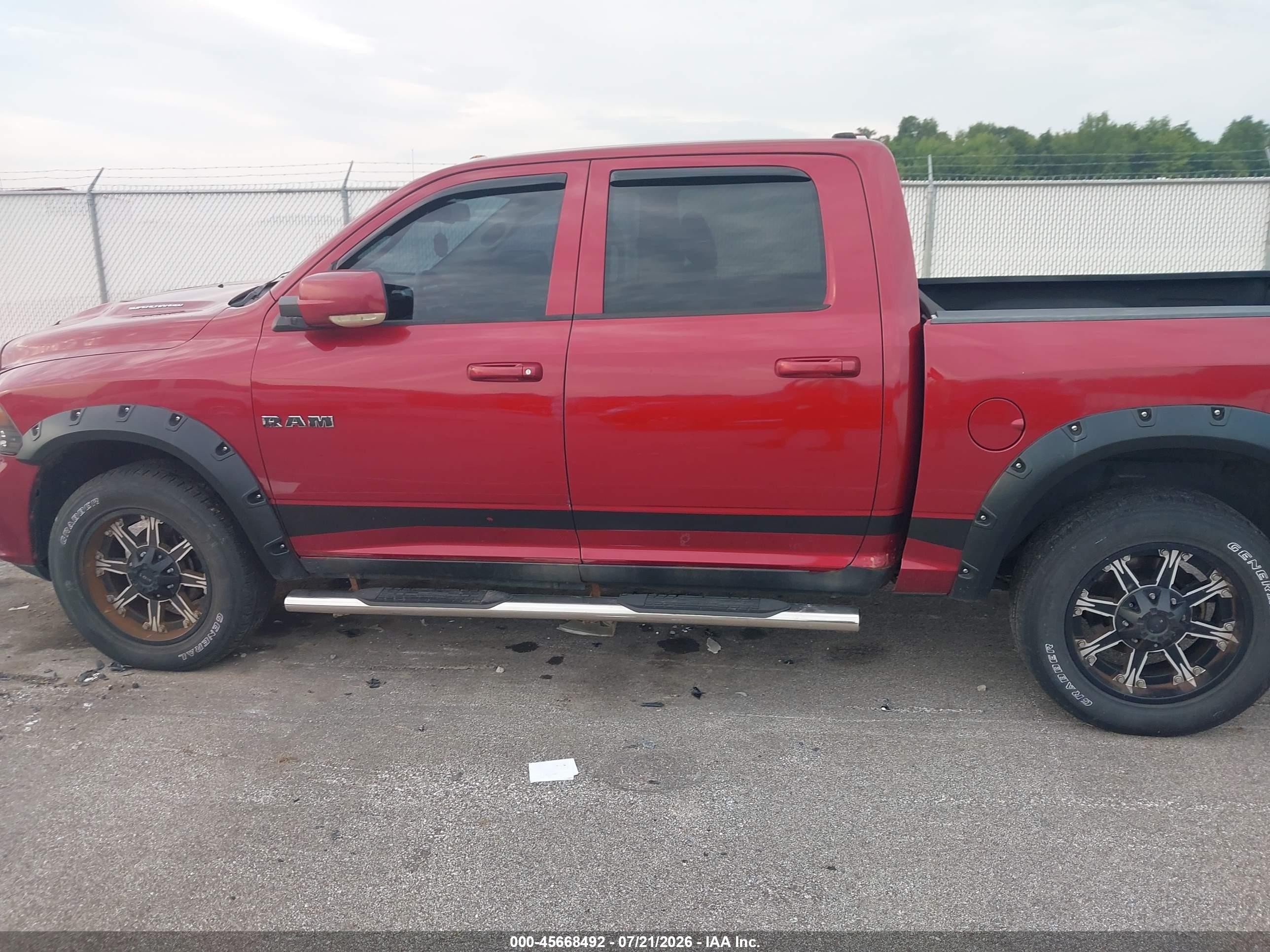 2013 Ram 1500 Sport Red vin: 1C6RR7MT2DS536220