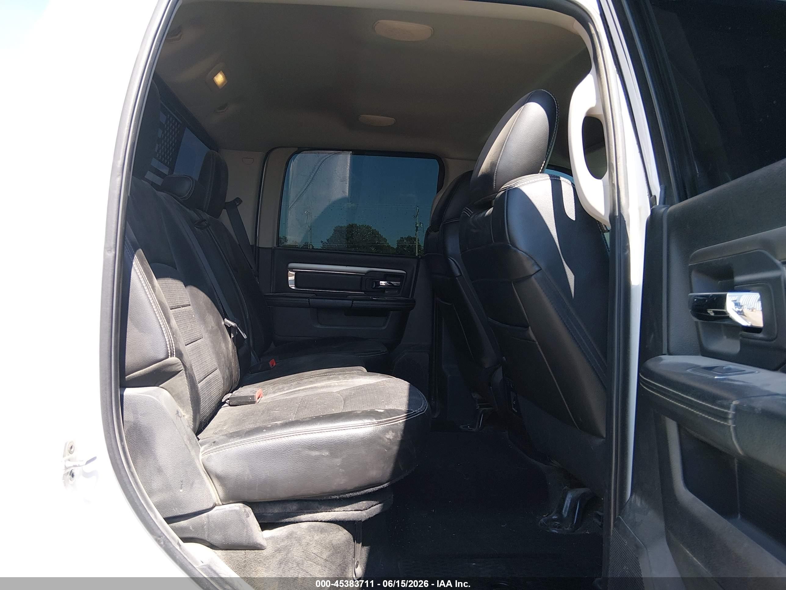 2014 Ram 1500 Sport White vin: 1C6RR7MT3ES192155