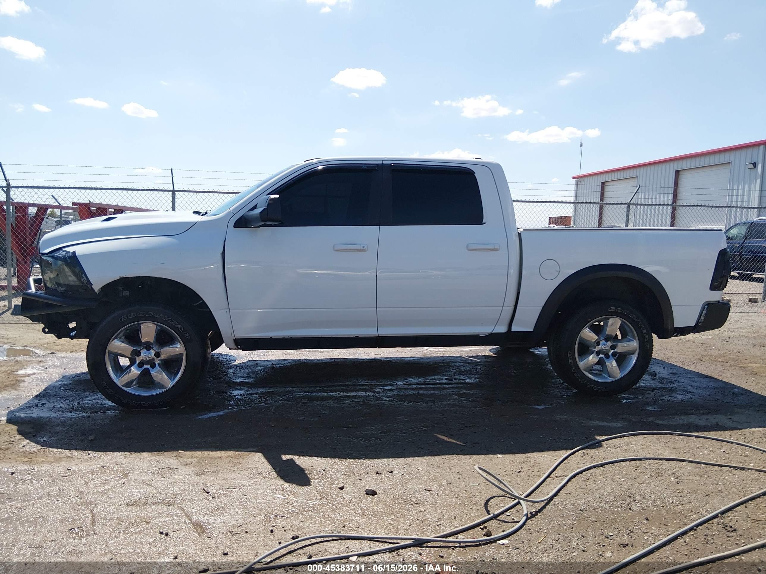 2014 Ram 1500 Sport White vin: 1C6RR7MT3ES192155