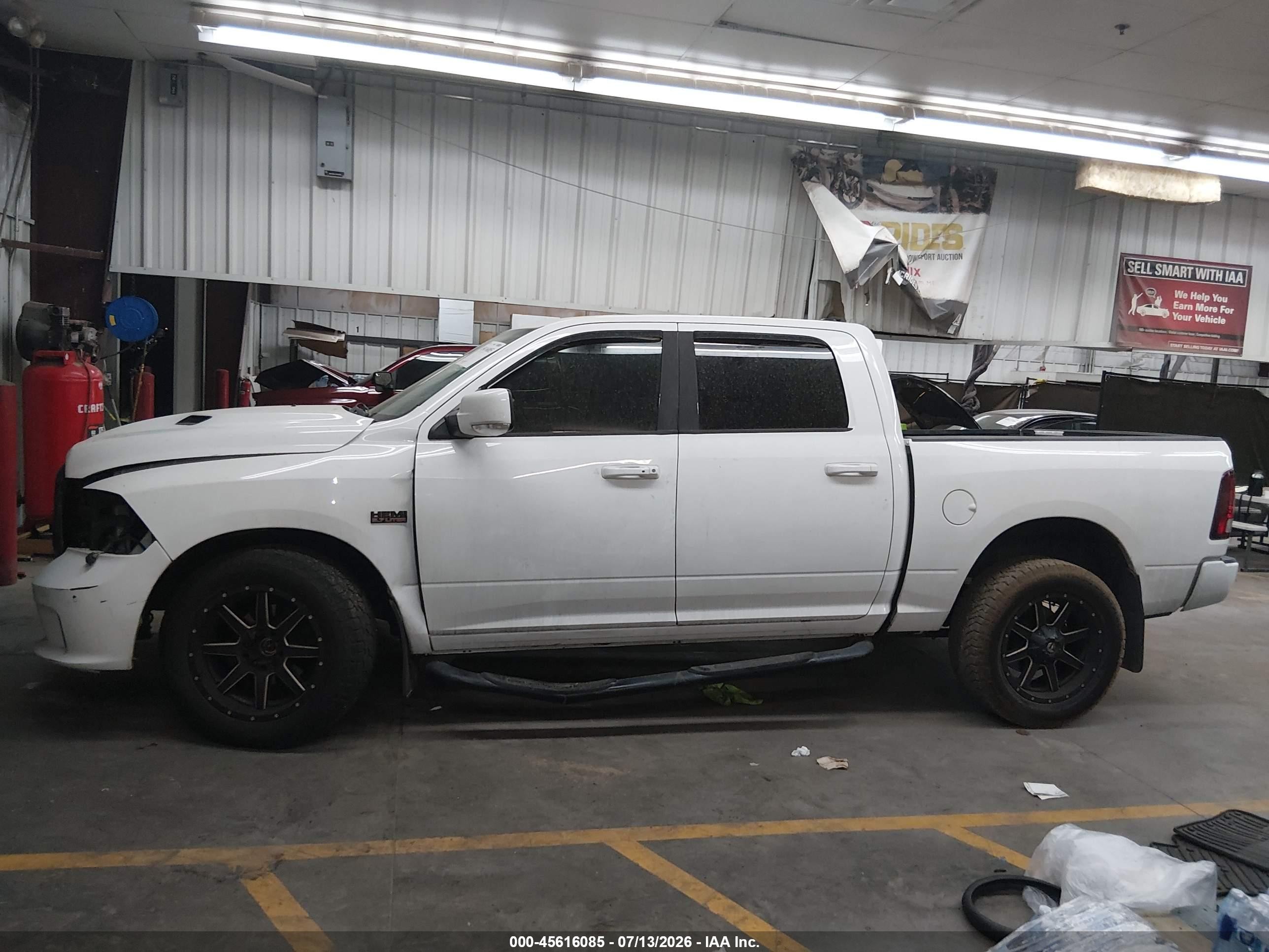 2014 Ram 1500 Sport White vin: 1C6RR7MT3ES333581