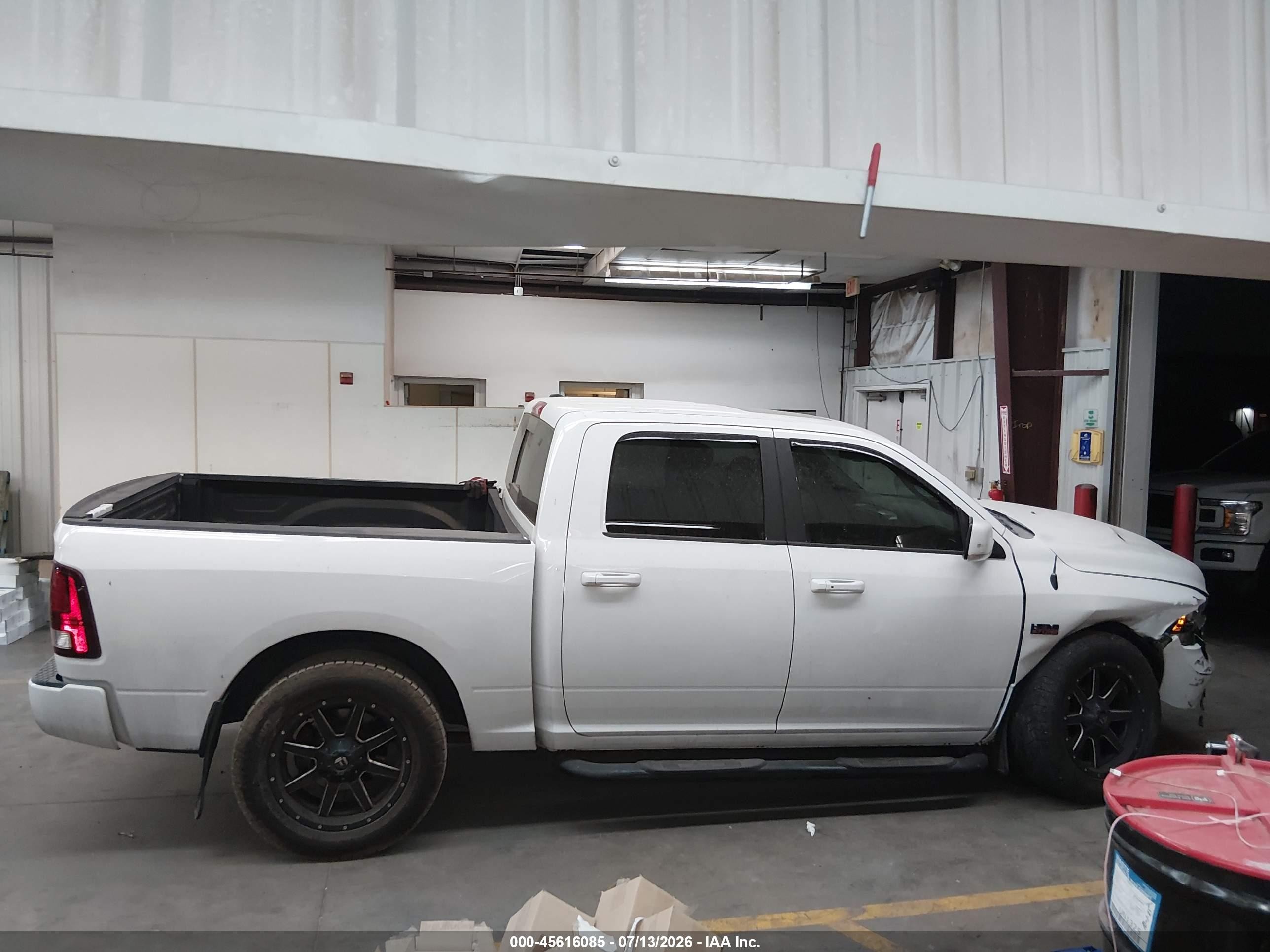 2014 Ram 1500 Sport White vin: 1C6RR7MT3ES333581