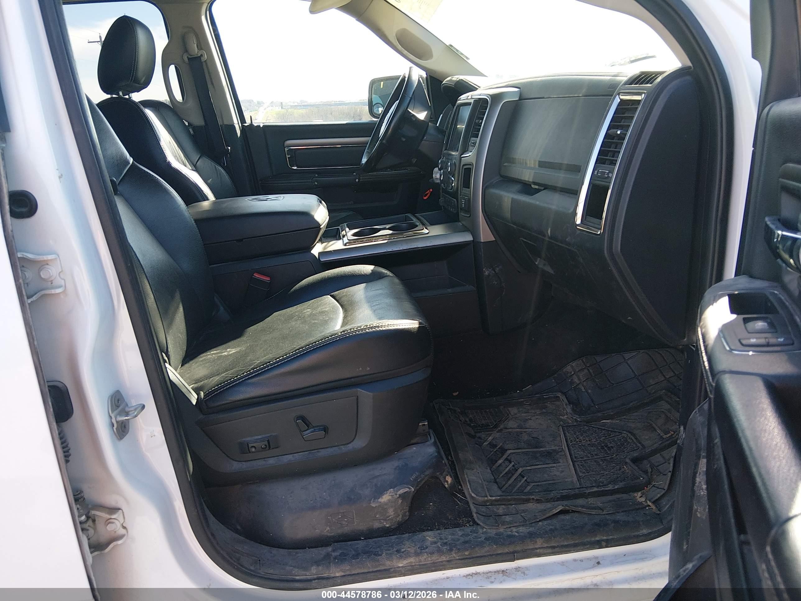 2014 Ram 1500 Sport White vin: 1C6RR7MT3ES461321