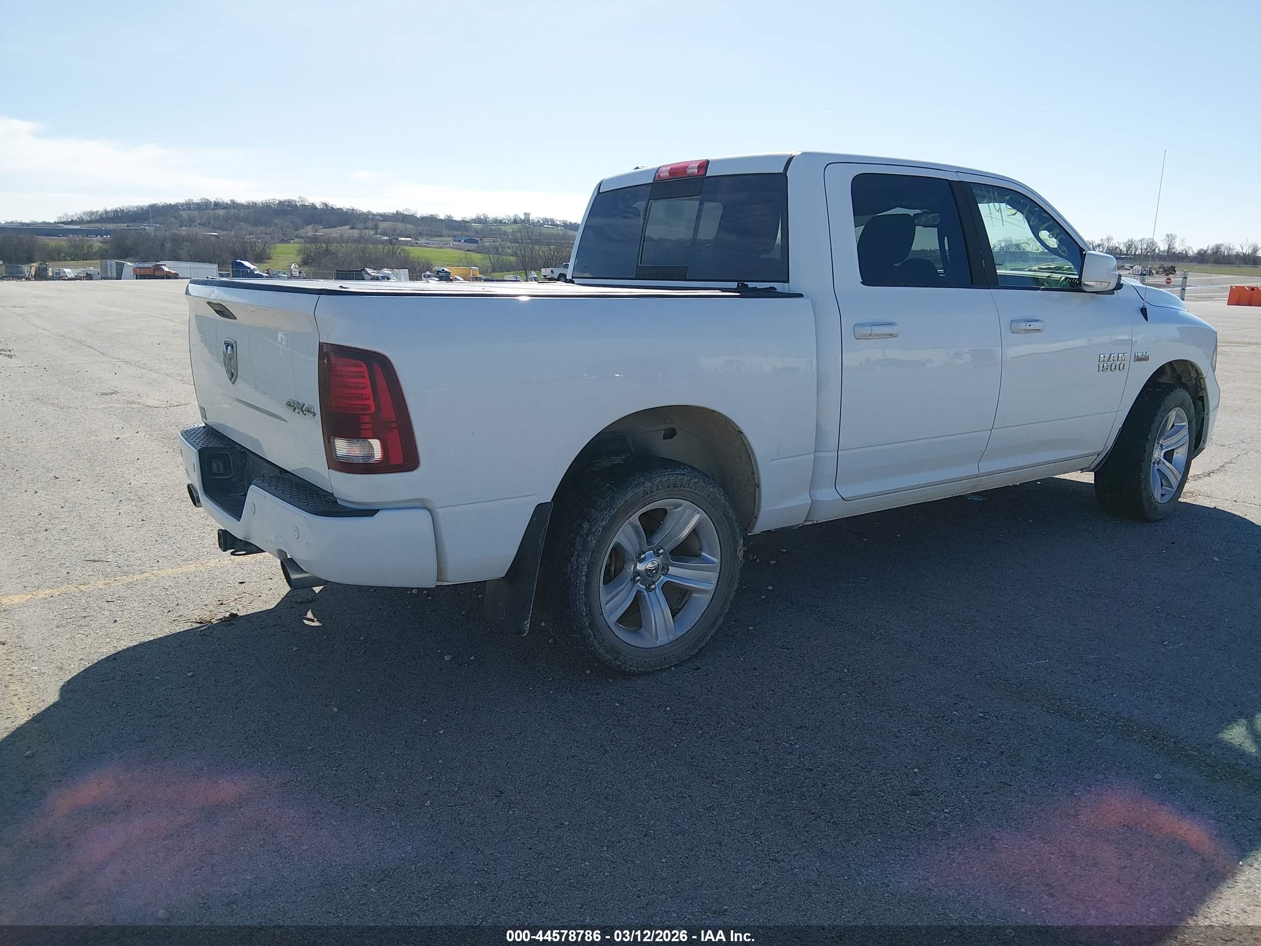 2014 Ram 1500 Sport White vin: 1C6RR7MT3ES461321