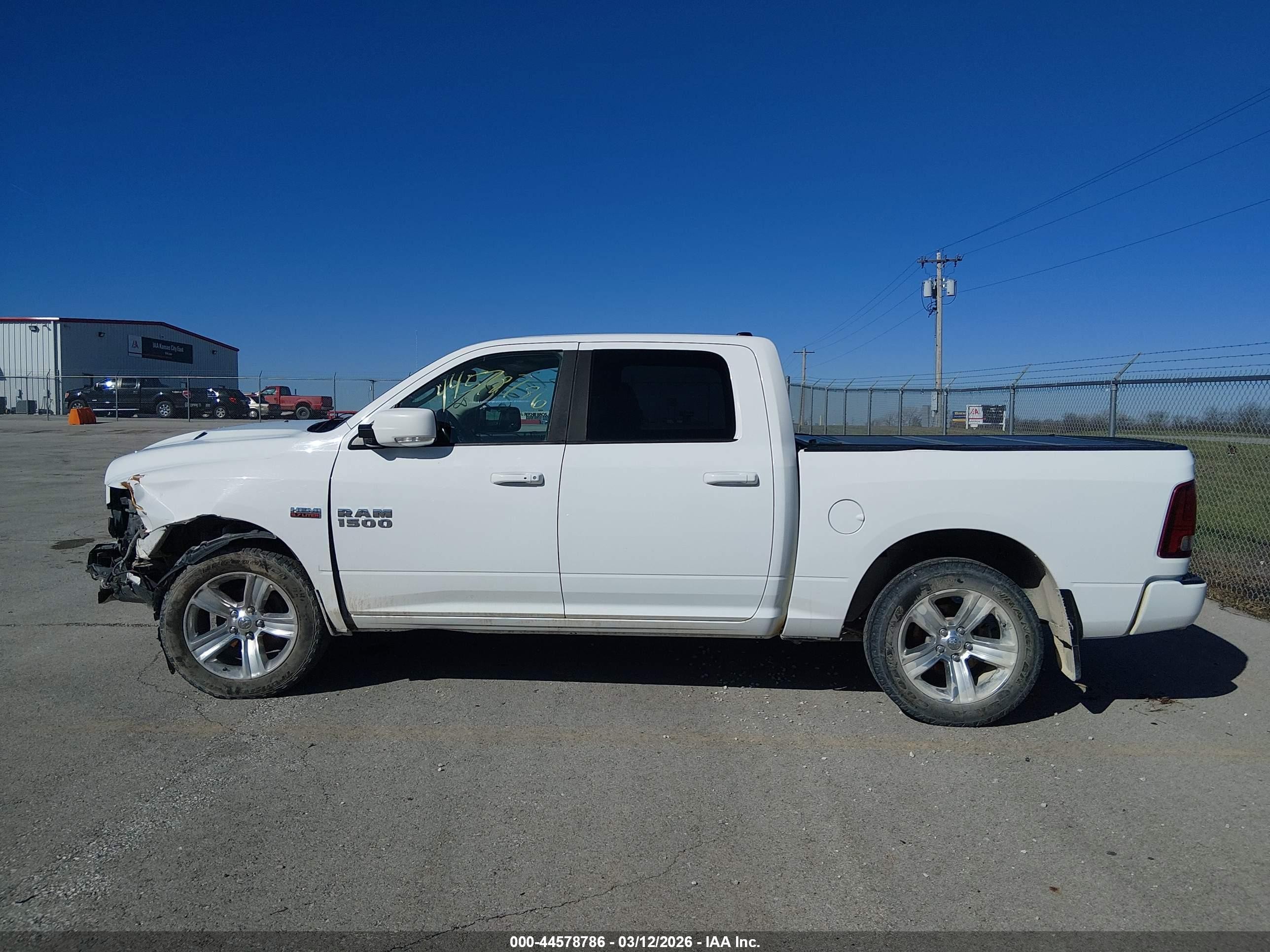 2014 Ram 1500 Sport White vin: 1C6RR7MT3ES461321