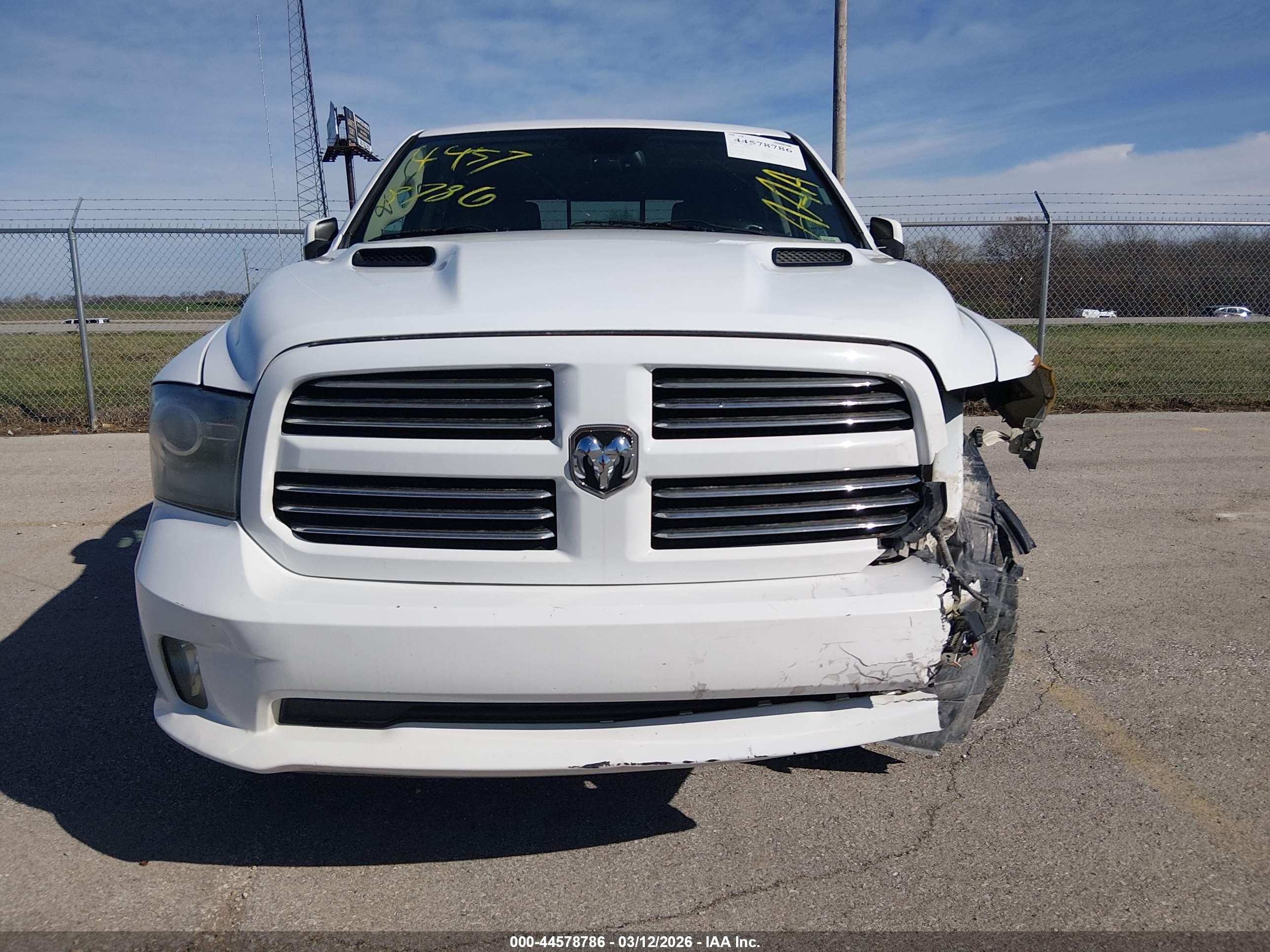 2014 Ram 1500 Sport White vin: 1C6RR7MT3ES461321