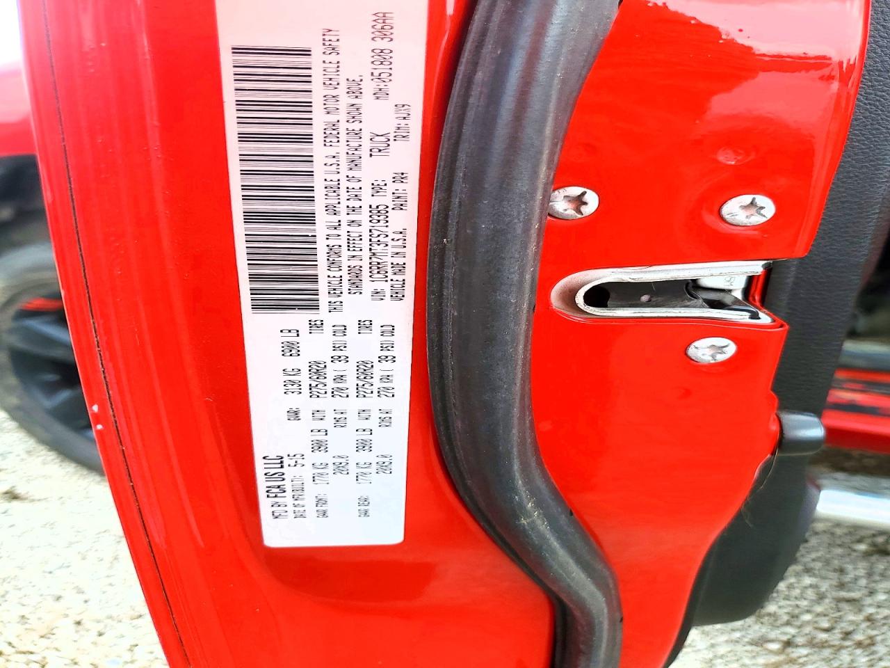 2015 Ram 1500 Sport Red vin: 1C6RR7MT3FS719385