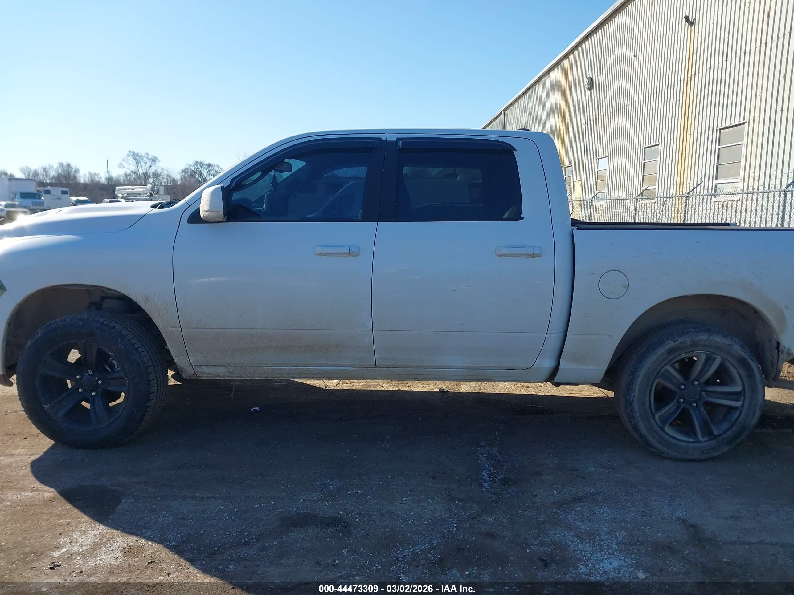 2014 Ram 1500 Sport White vin: 1C6RR7MT6ES112055