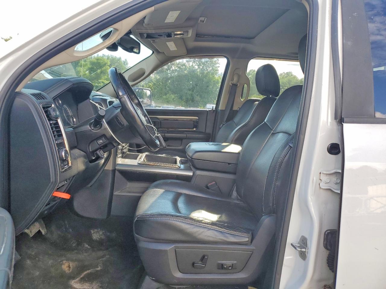 2015 Ram 1500 Sport White vin: 1C6RR7MT6FS558353