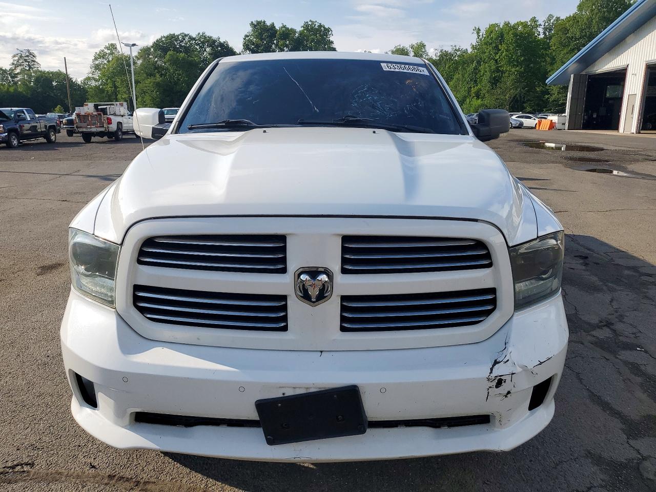 2015 Ram 1500 Sport White vin: 1C6RR7MT6FS558353