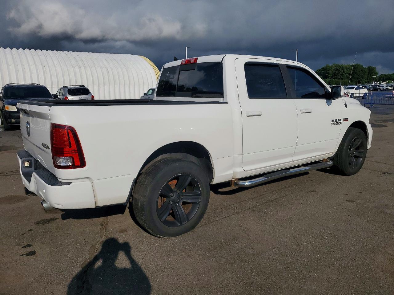 2015 Ram 1500 Sport White vin: 1C6RR7MT6FS558353