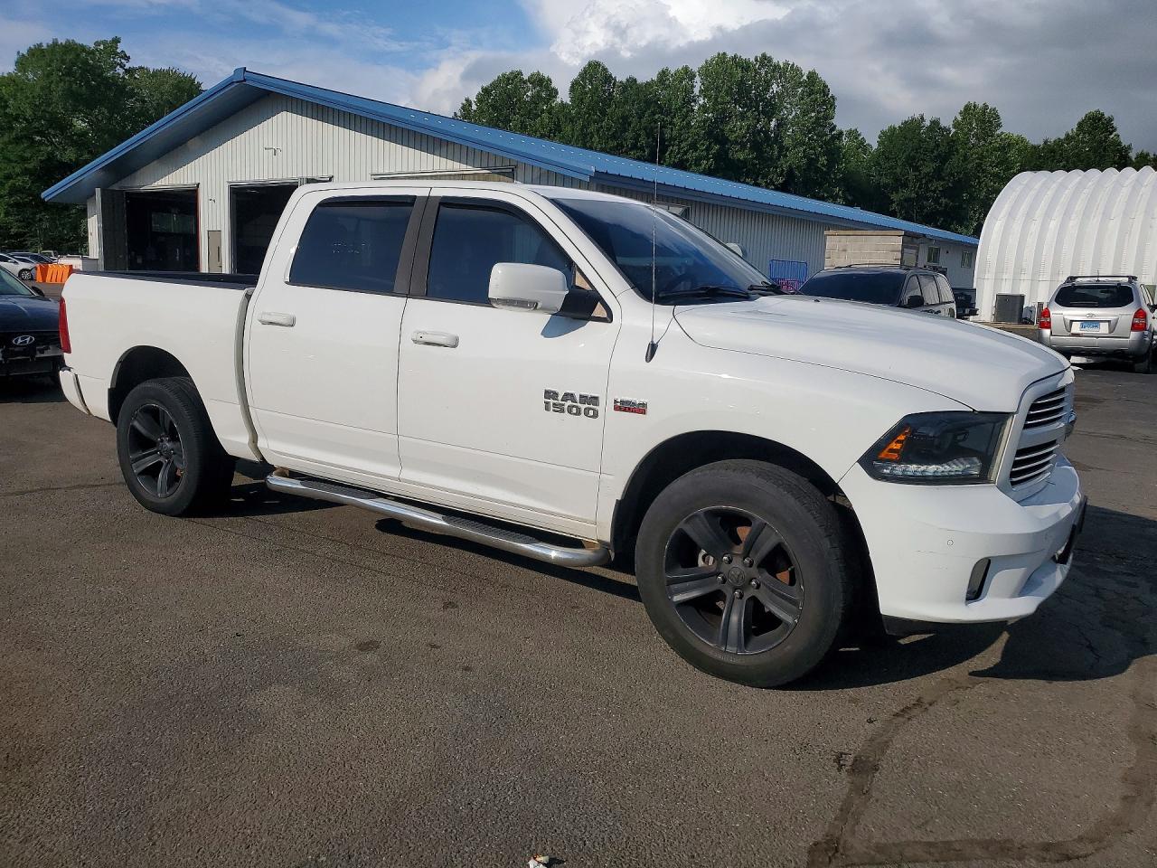 2015 Ram 1500 Sport White vin: 1C6RR7MT6FS558353