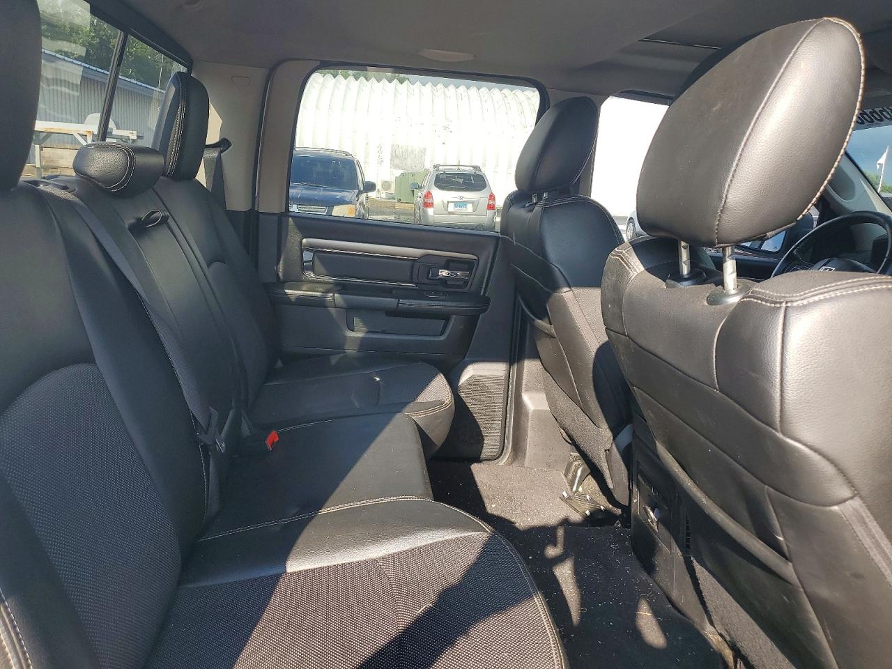 2015 Ram 1500 Sport White vin: 1C6RR7MT6FS558353