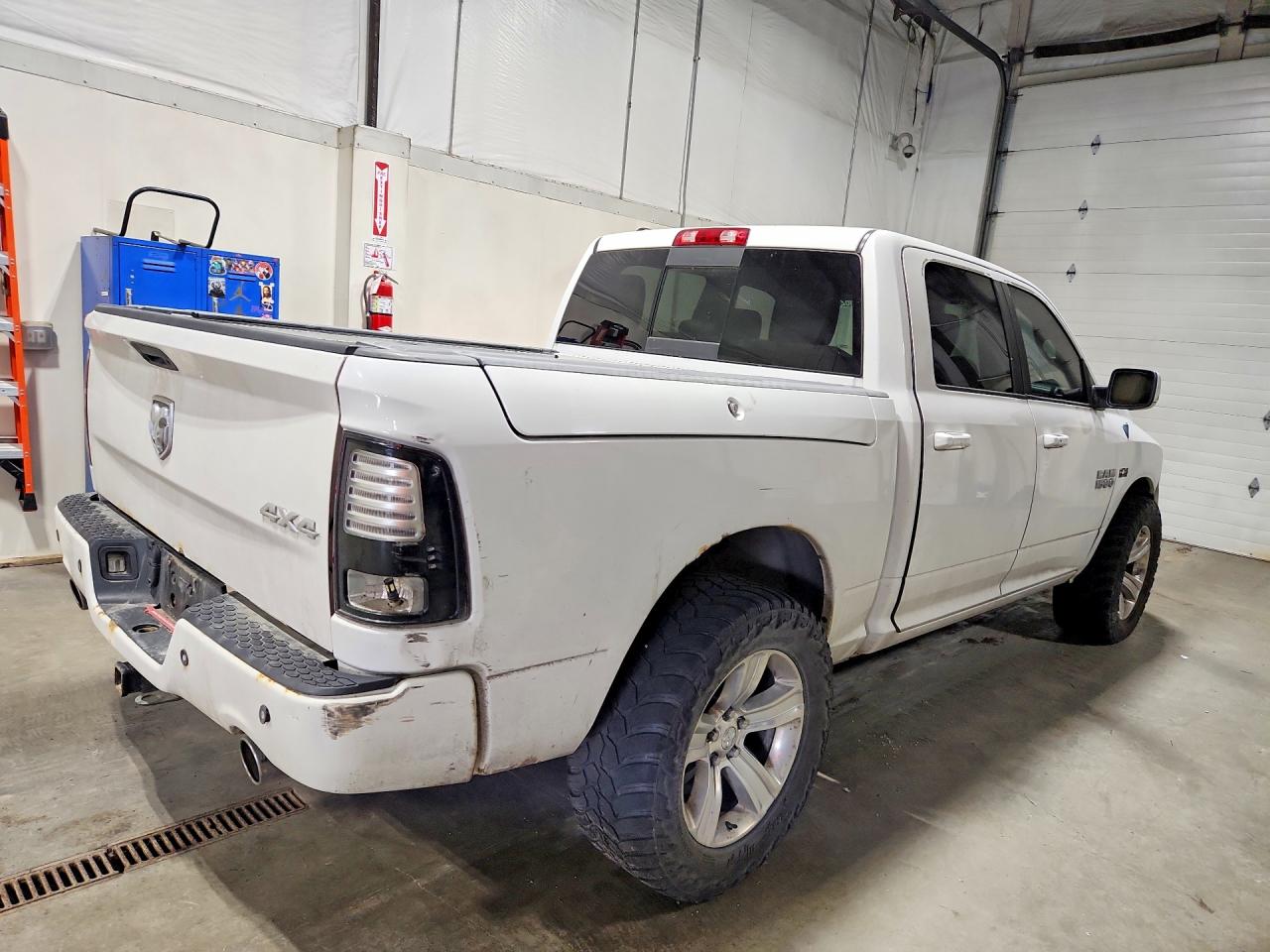 2013 Ram 1500 Sport White vin: 1C6RR7MT8DS552132