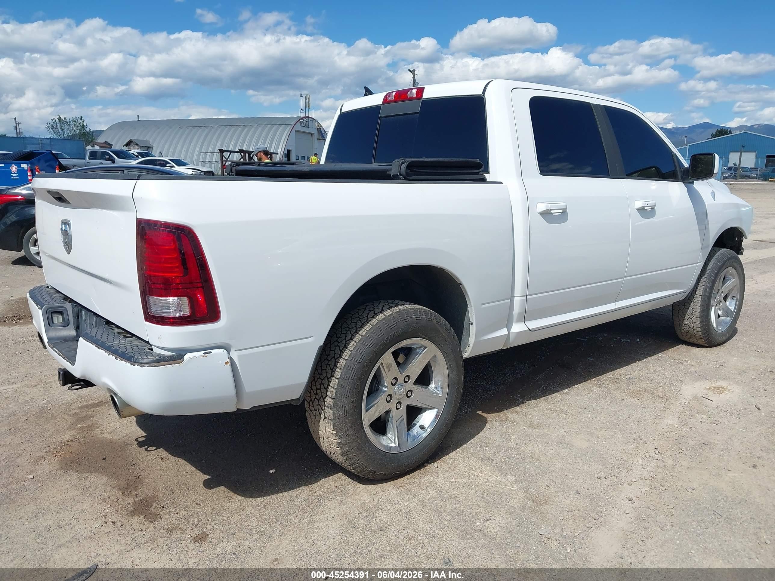 2014 Ram 1500 Sport White vin: 1C6RR7MT8ES110923