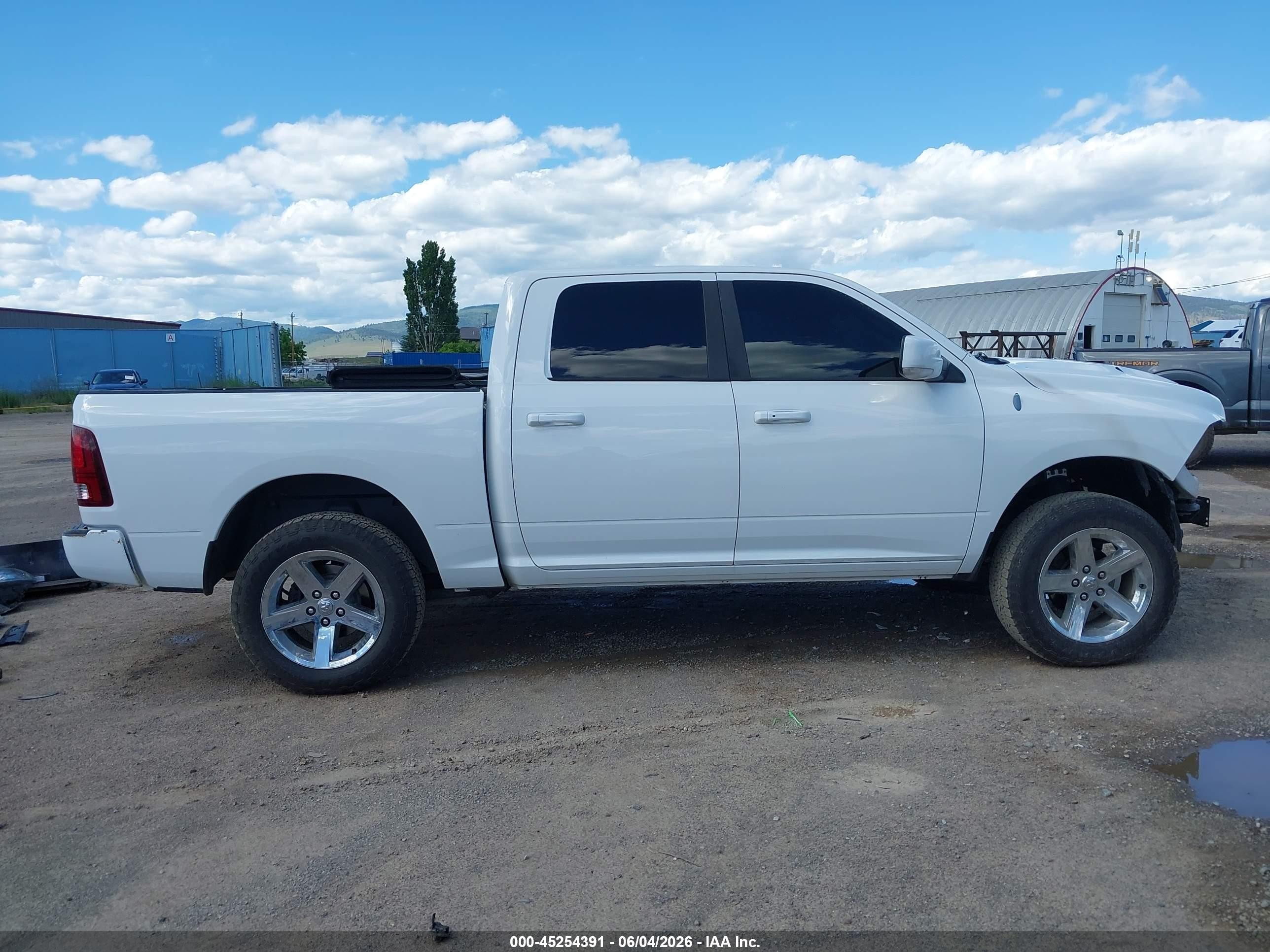 2014 Ram 1500 Sport White vin: 1C6RR7MT8ES110923