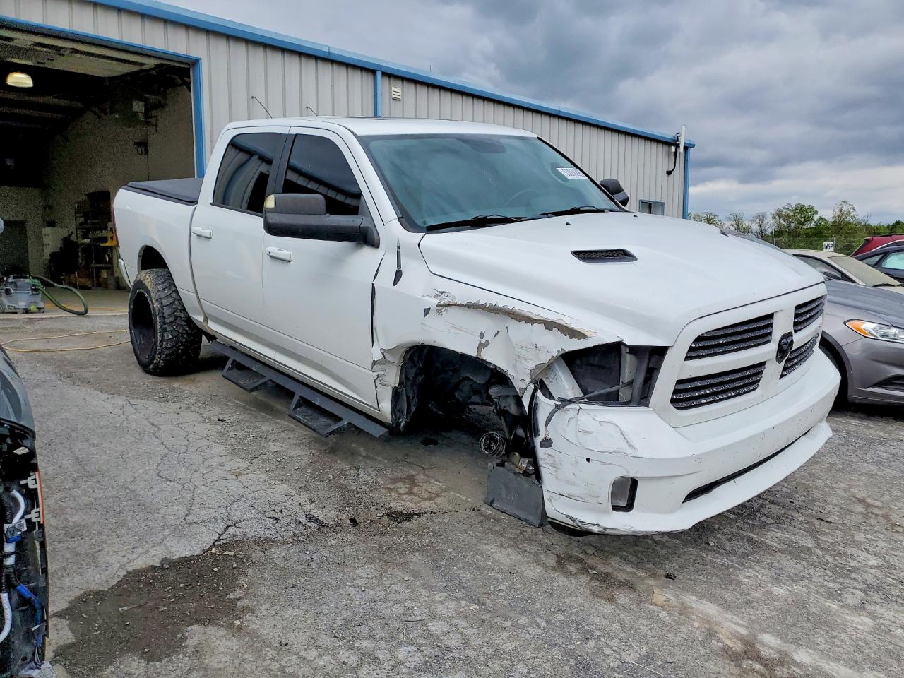 2014 Ram 1500 Sport White vin: 1C6RR7MT8ES217115