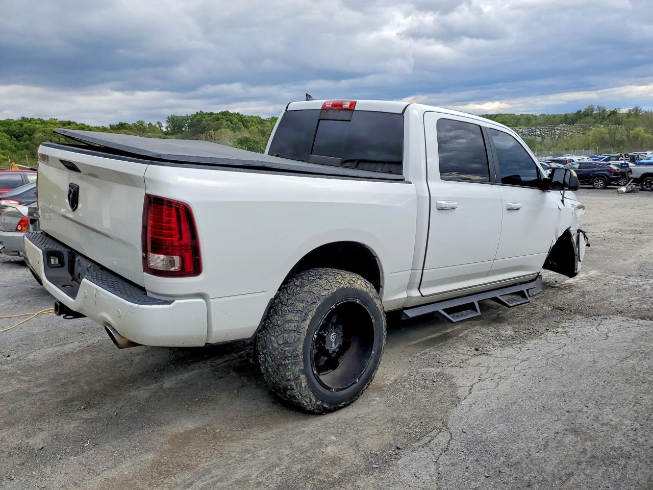 2014 Ram 1500 Sport White vin: 1C6RR7MT8ES217115