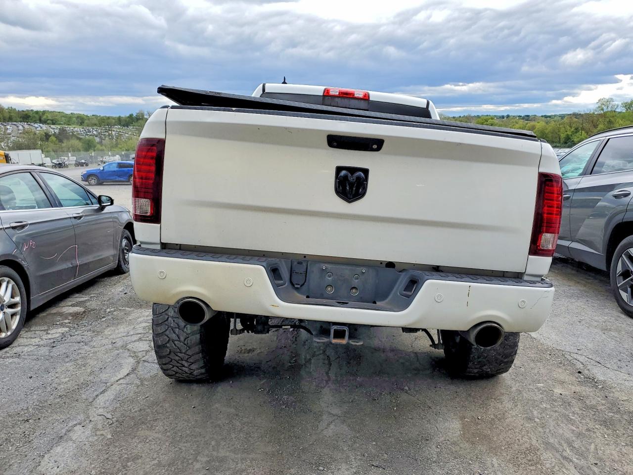 2014 Ram 1500 Sport White vin: 1C6RR7MT8ES217115
