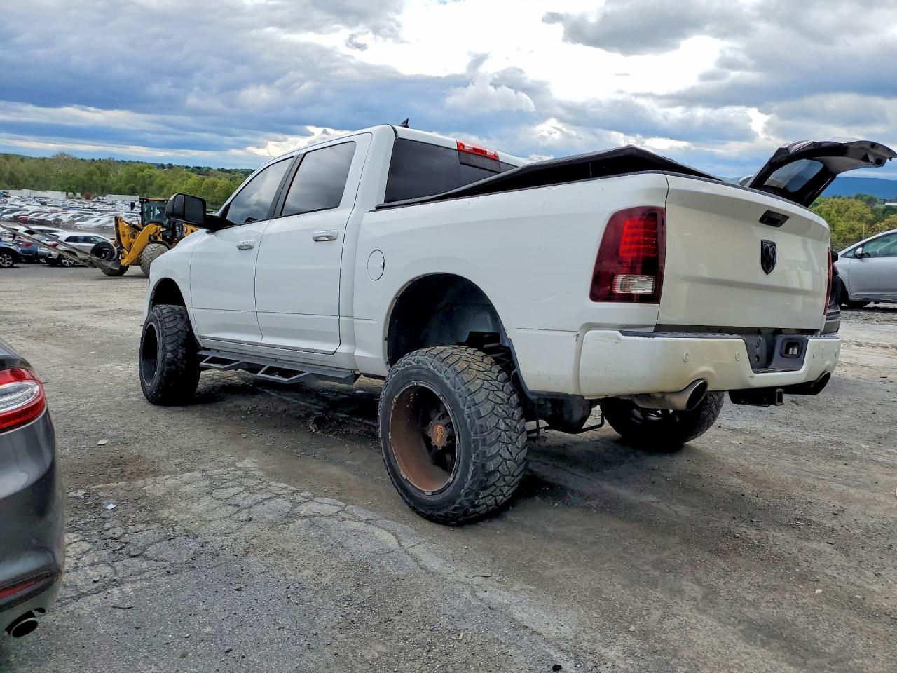 2014 Ram 1500 Sport White vin: 1C6RR7MT8ES217115