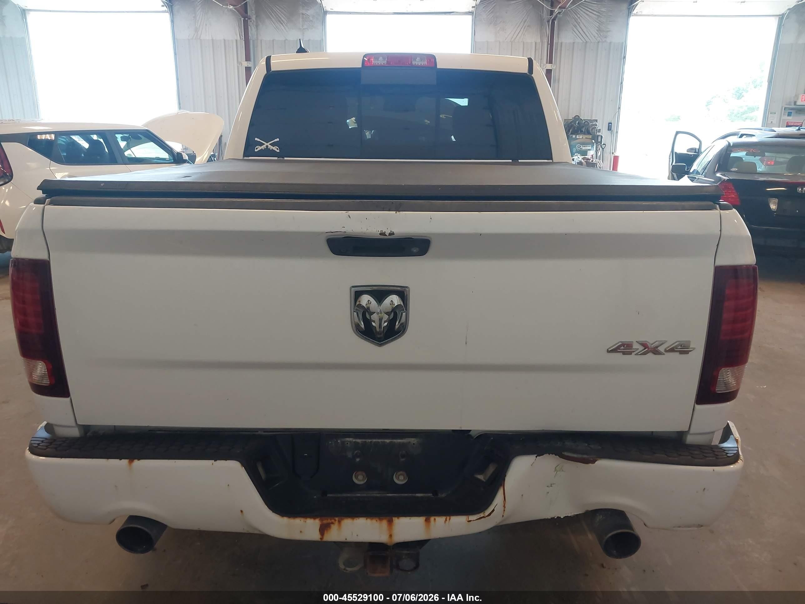 2014 Ram 1500 Sport White vin: 1C6RR7MT8ES421347