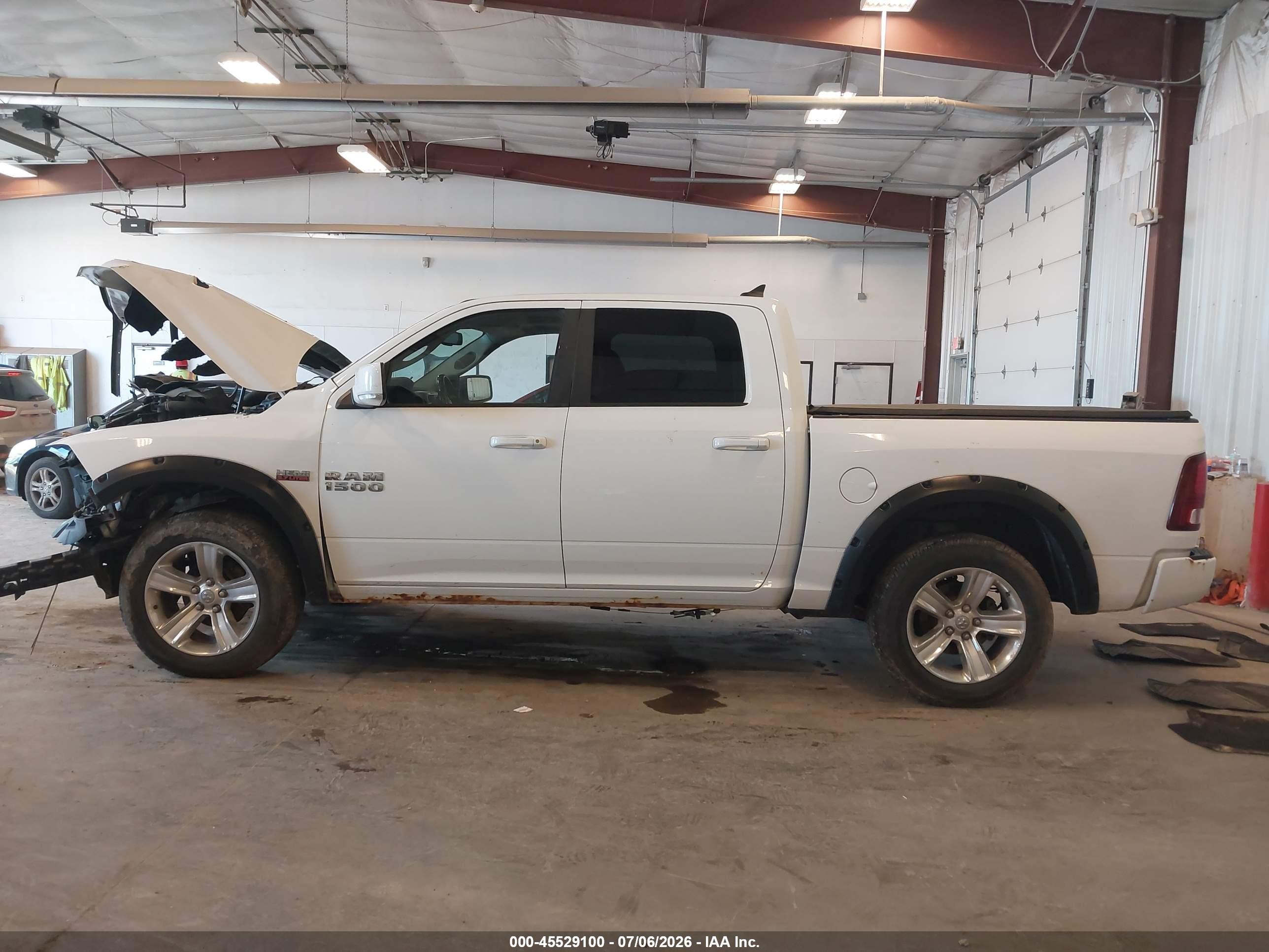 2014 Ram 1500 Sport White vin: 1C6RR7MT8ES421347