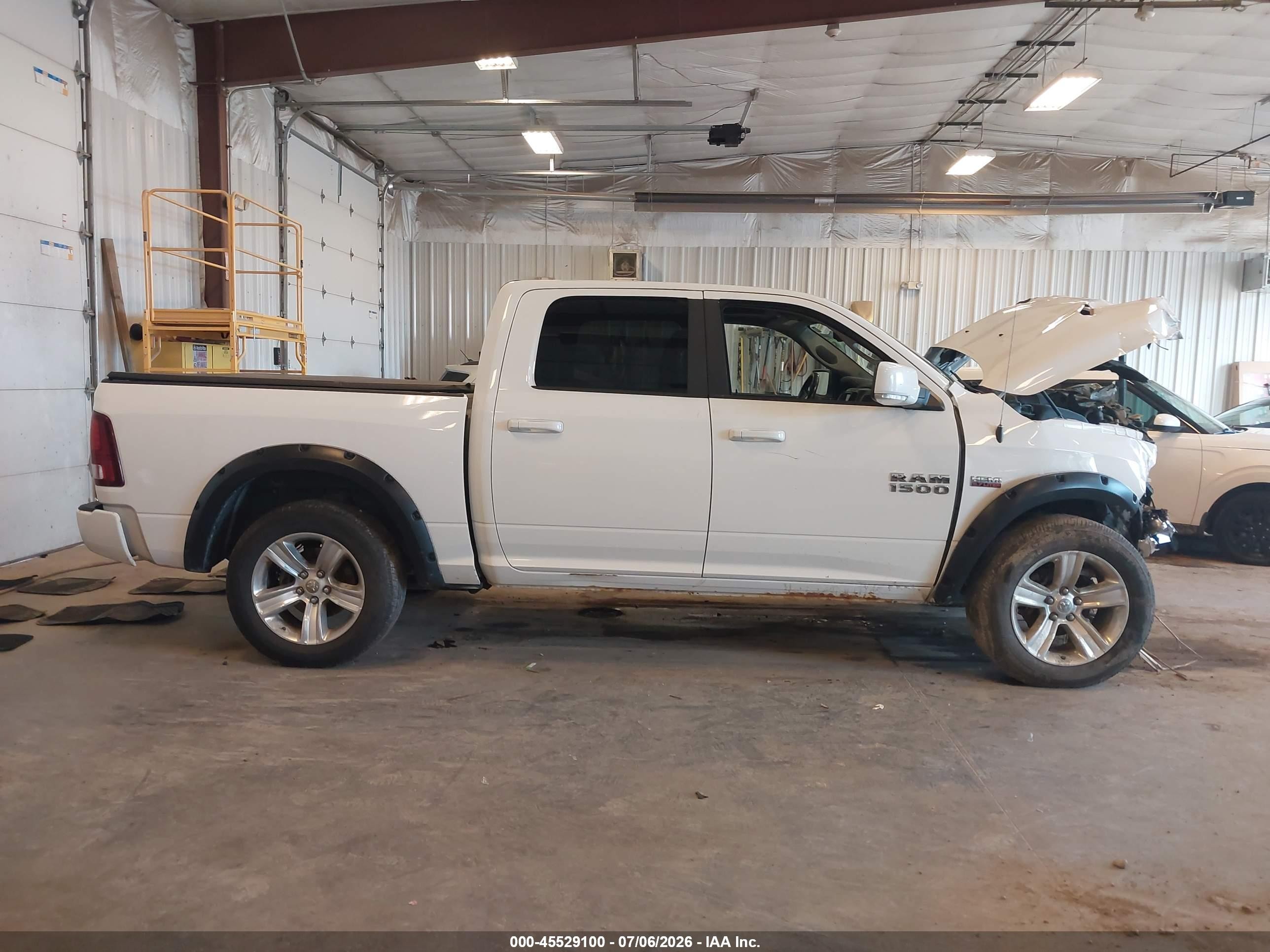 2014 Ram 1500 Sport White vin: 1C6RR7MT8ES421347