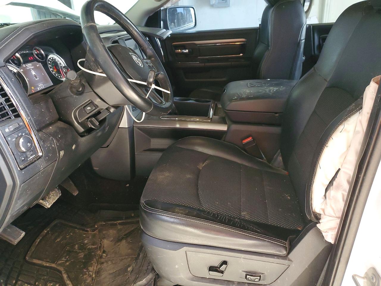2015 Ram 1500 Sport White vin: 1C6RR7MT9FS698851