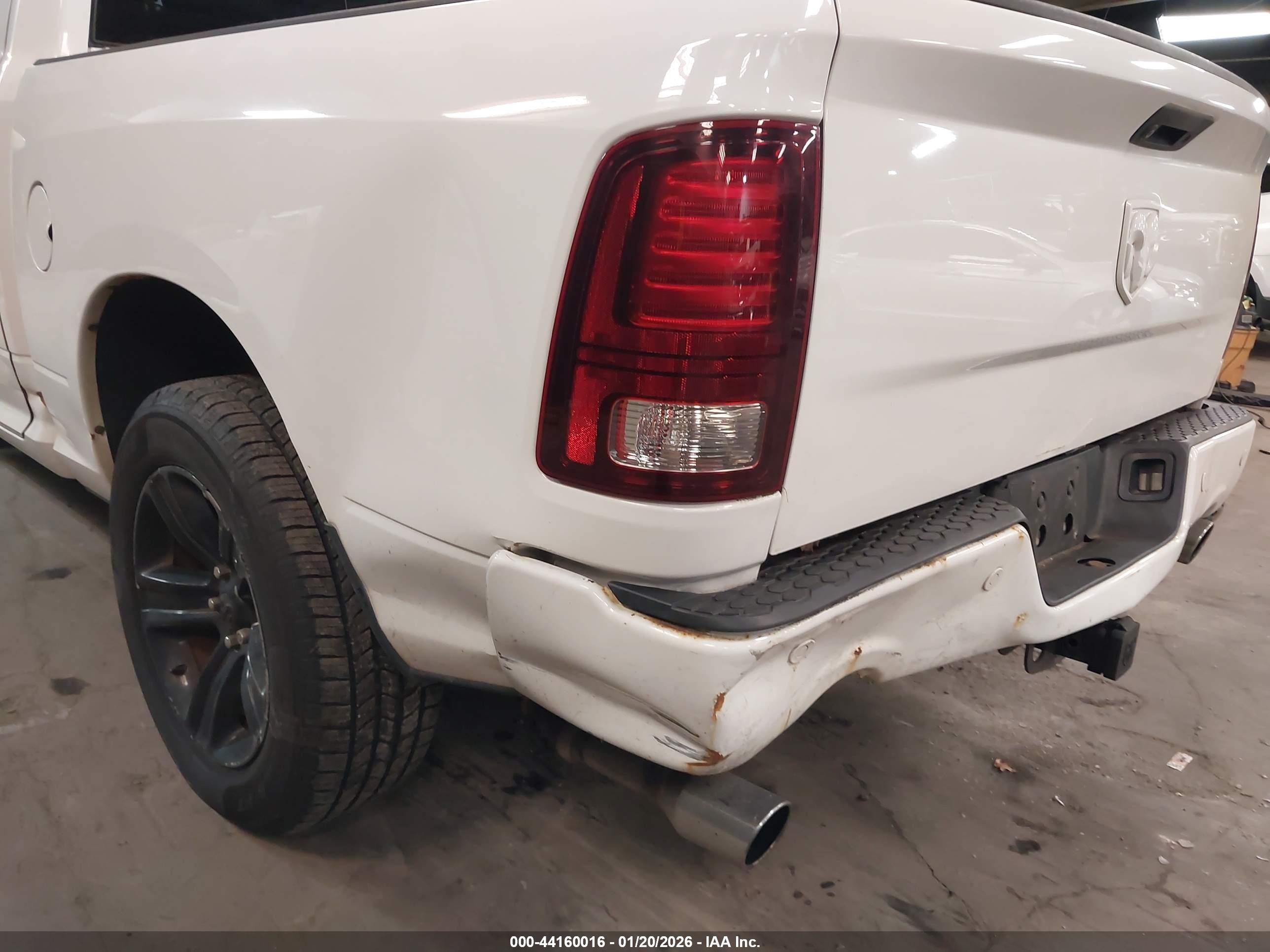 2015 Ram 1500 Sport White vin: 1C6RR7MTXFS618621