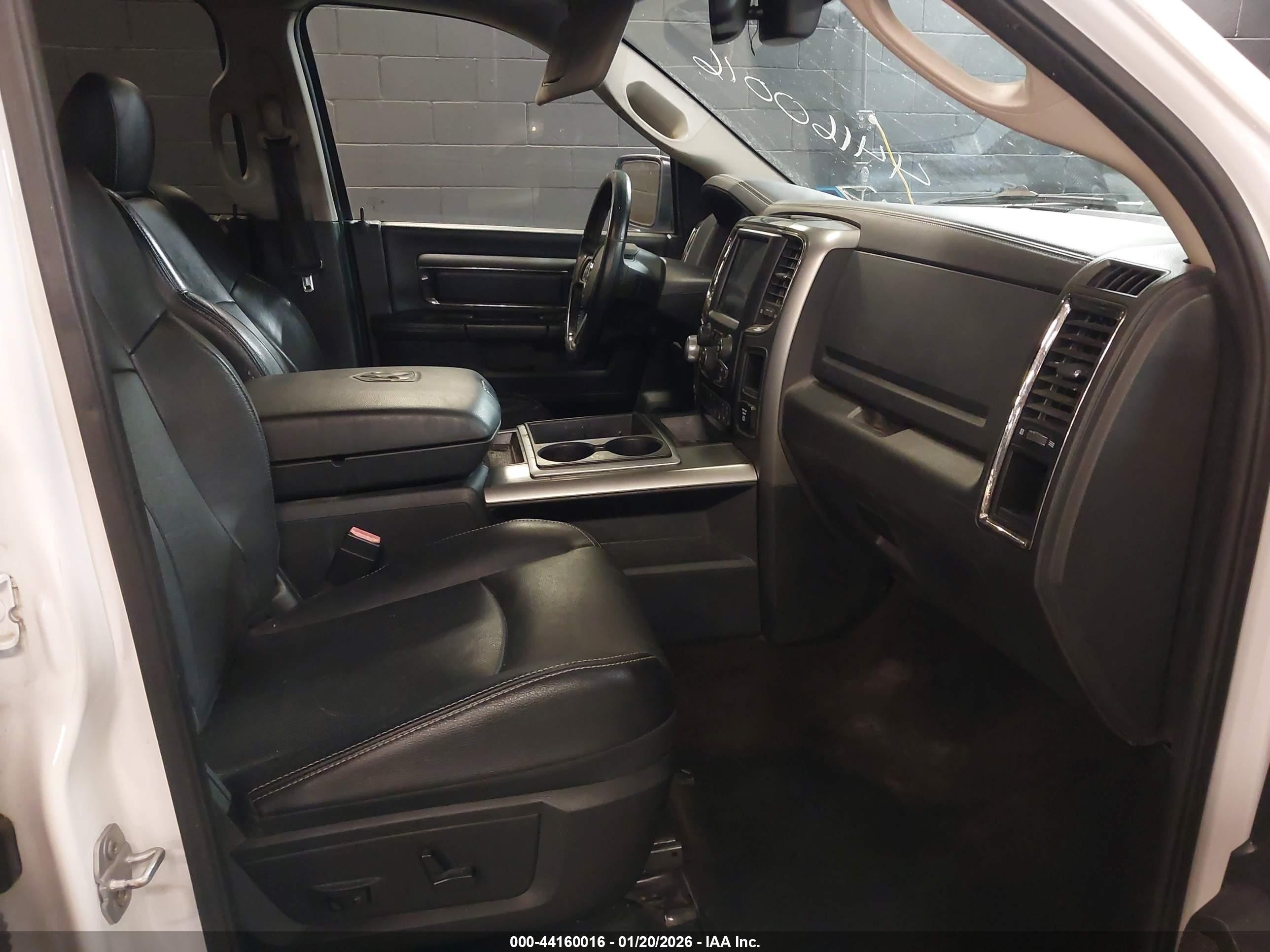 2015 Ram 1500 Sport White vin: 1C6RR7MTXFS618621