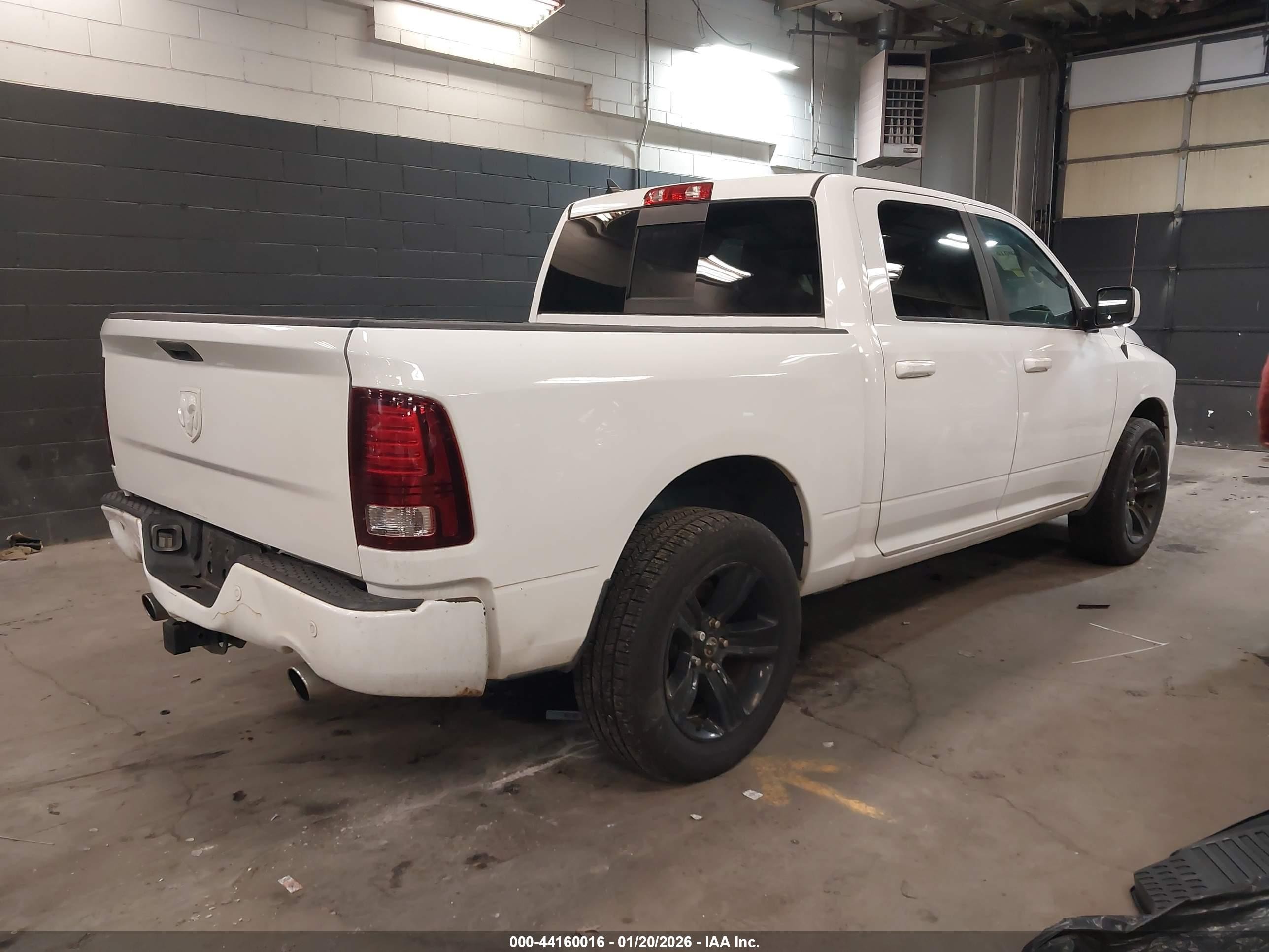 2015 Ram 1500 Sport White vin: 1C6RR7MTXFS618621