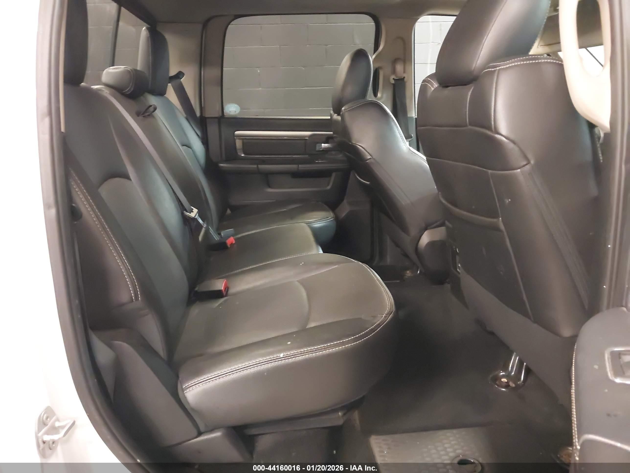 2015 Ram 1500 Sport White vin: 1C6RR7MTXFS618621