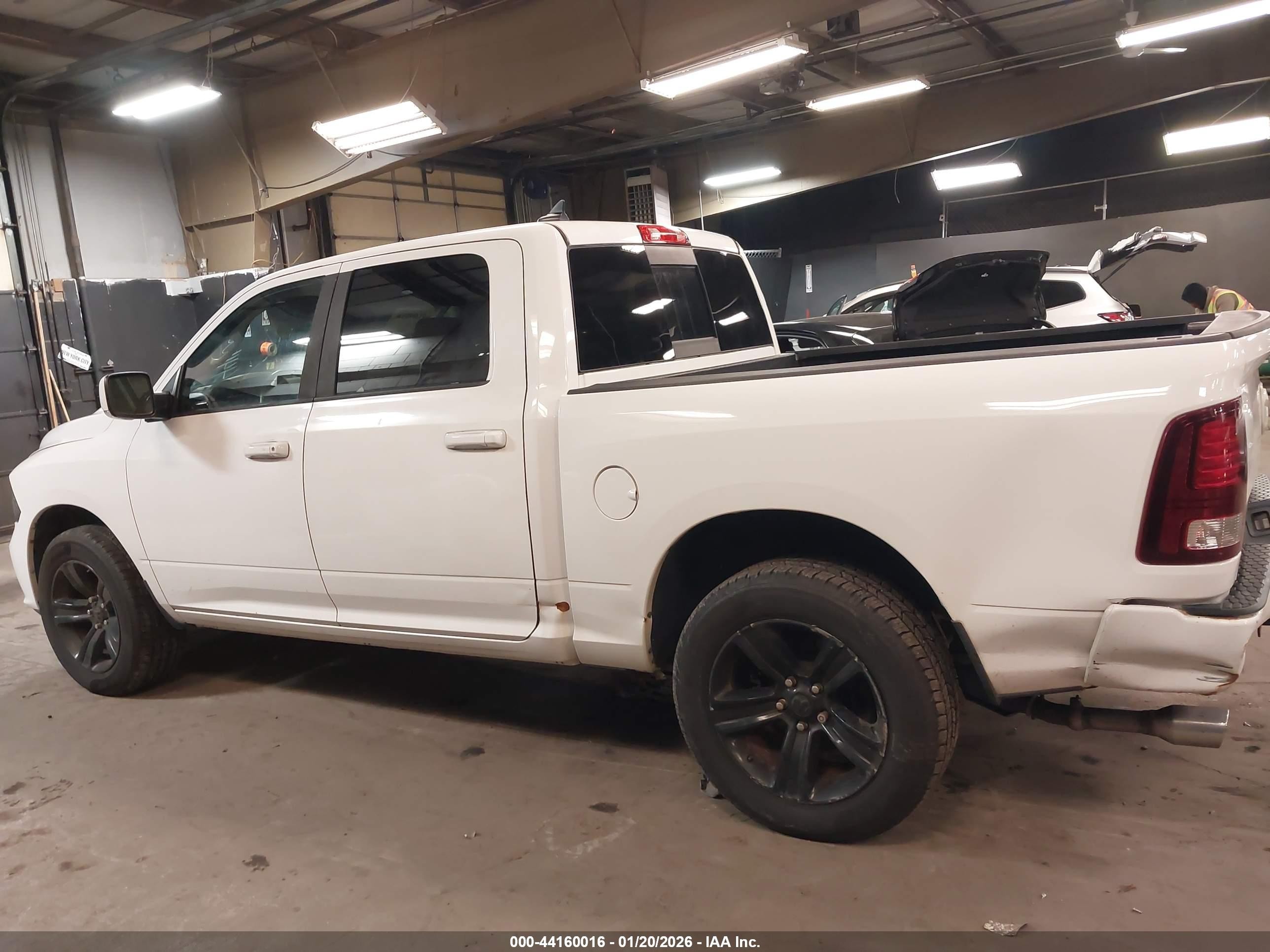 2015 Ram 1500 Sport White vin: 1C6RR7MTXFS618621