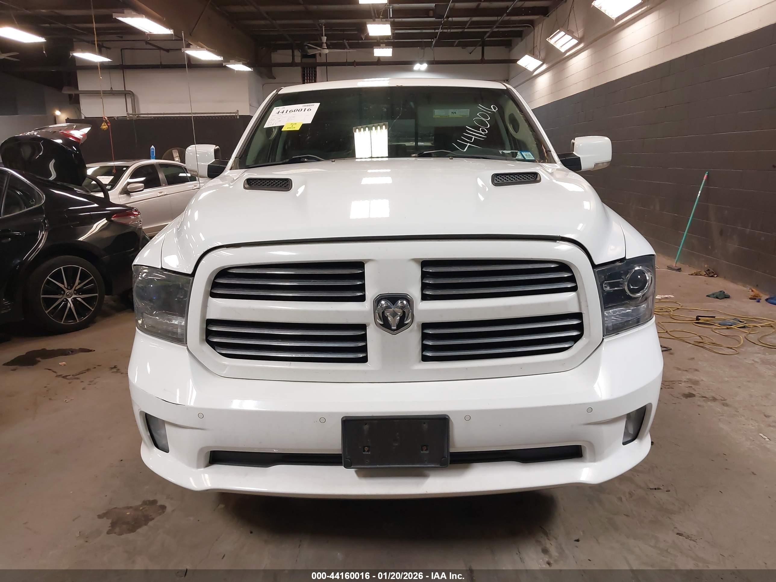2015 Ram 1500 Sport White vin: 1C6RR7MTXFS618621