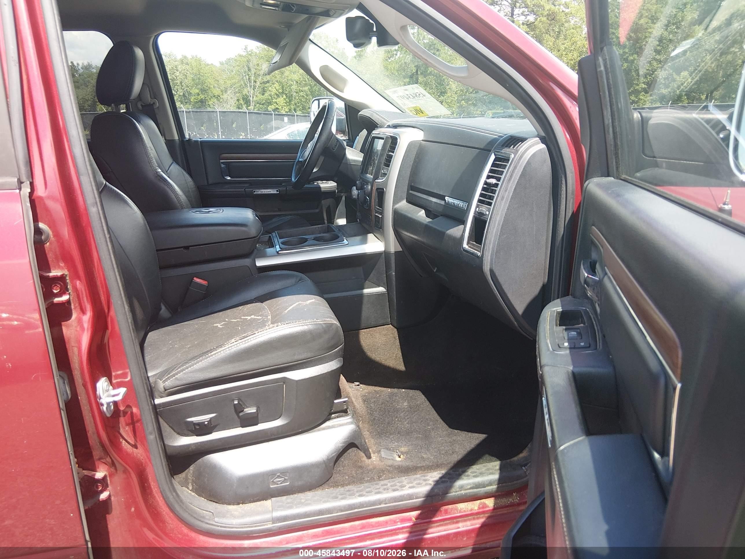 2015 Ram 1500 Laramie Red vin: 1C6RR7NG5FS500090