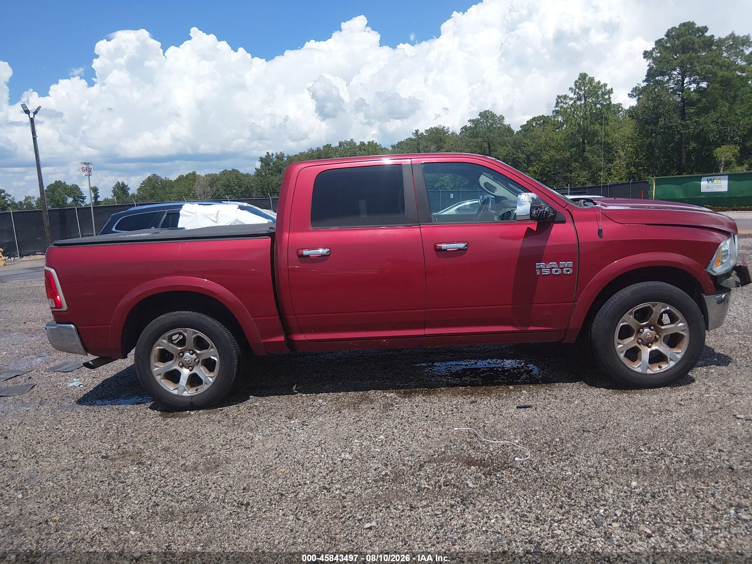 2015 Ram 1500 Laramie Red vin: 1C6RR7NG5FS500090