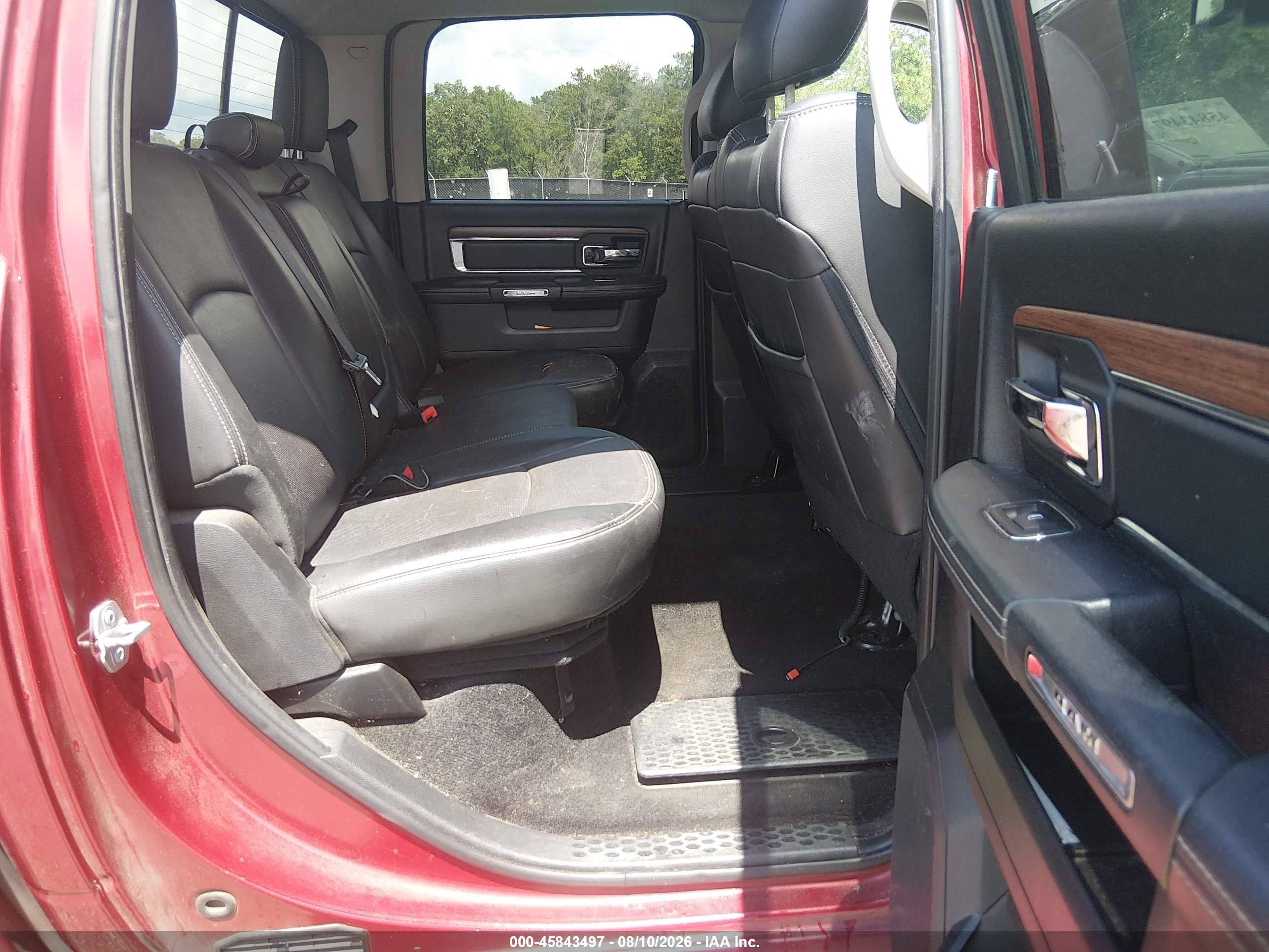 2015 Ram 1500 Laramie Red vin: 1C6RR7NG5FS500090