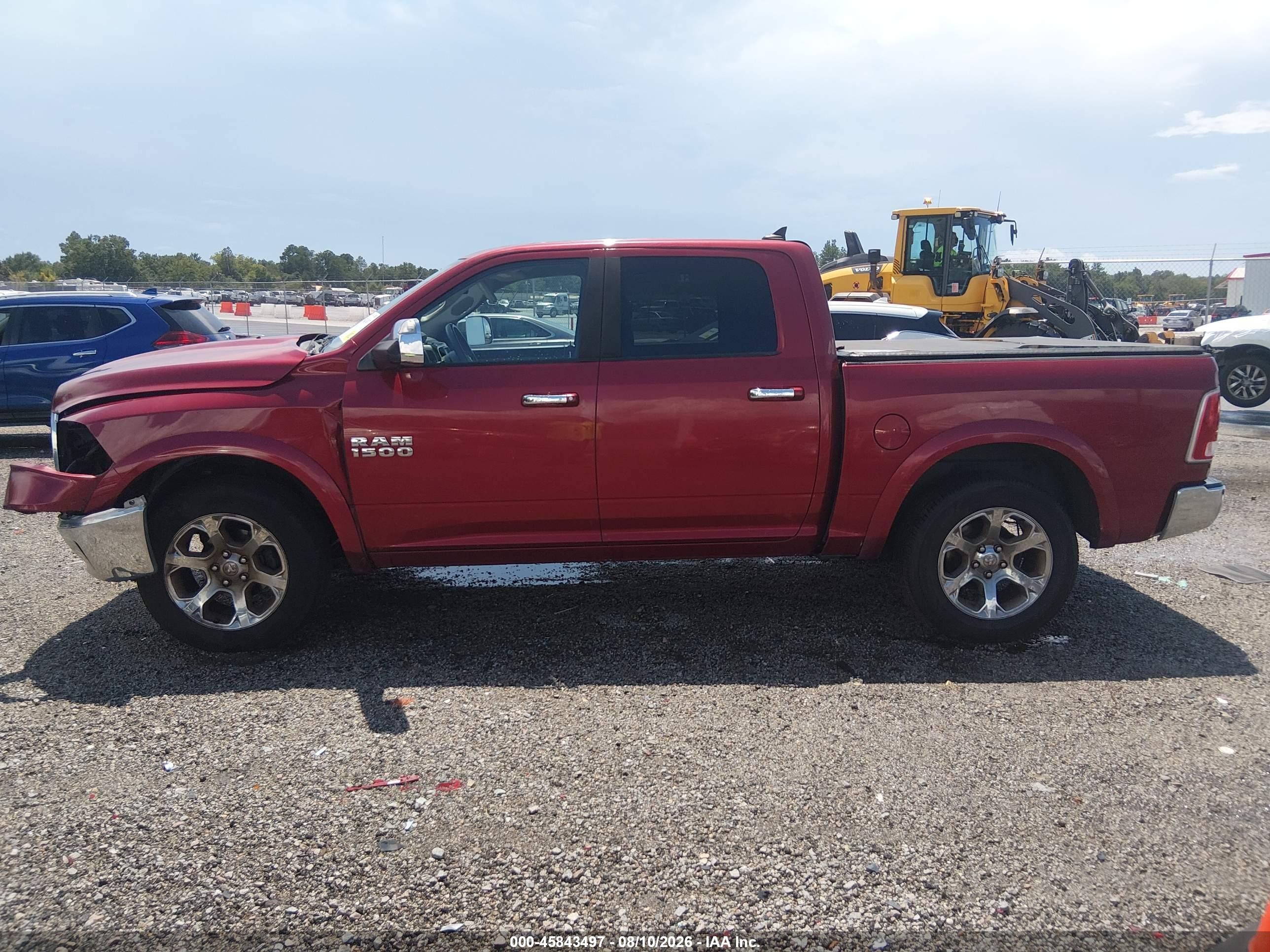 2015 Ram 1500 Laramie Red vin: 1C6RR7NG5FS500090