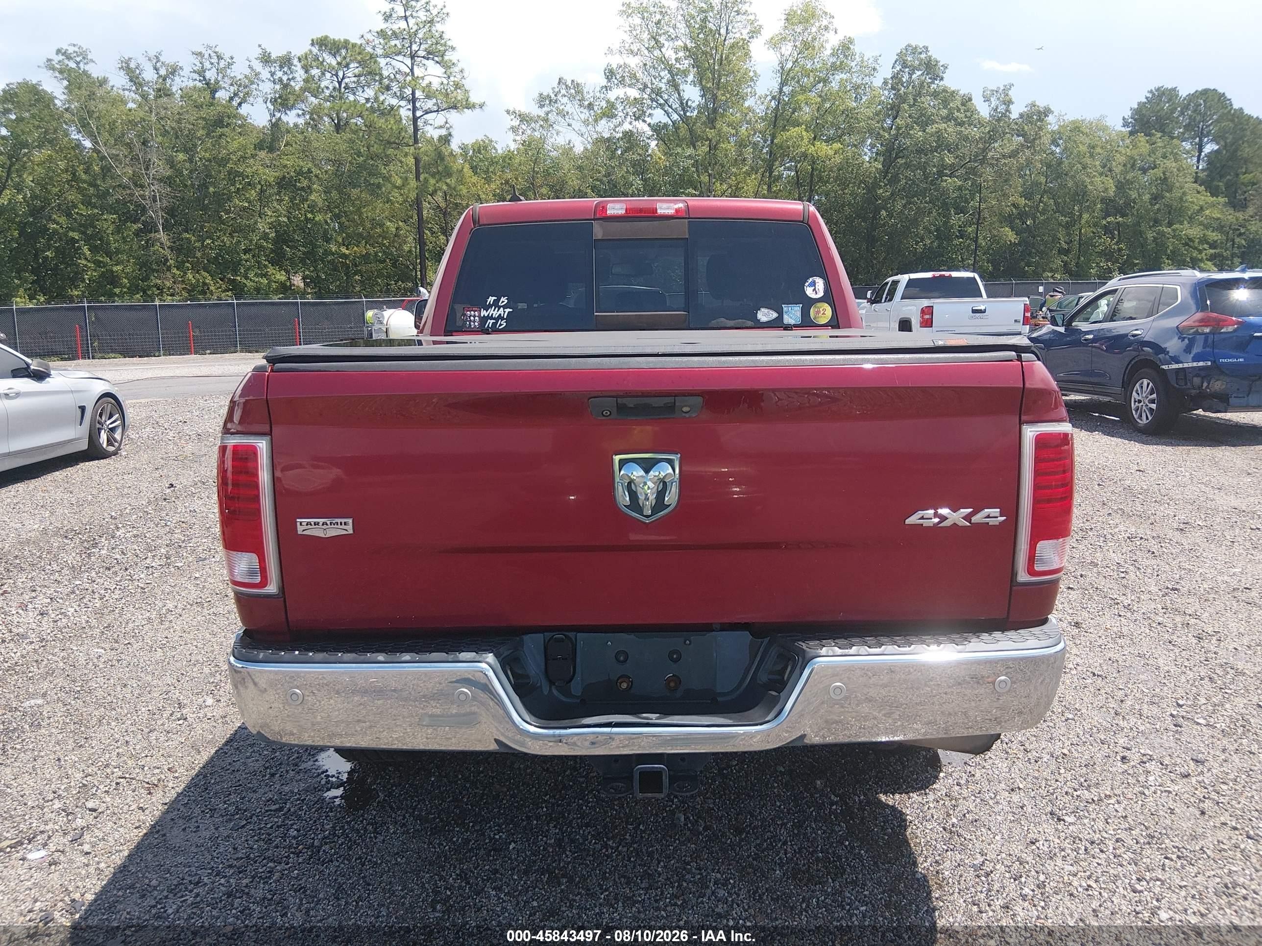 2015 Ram 1500 Laramie Red vin: 1C6RR7NG5FS500090