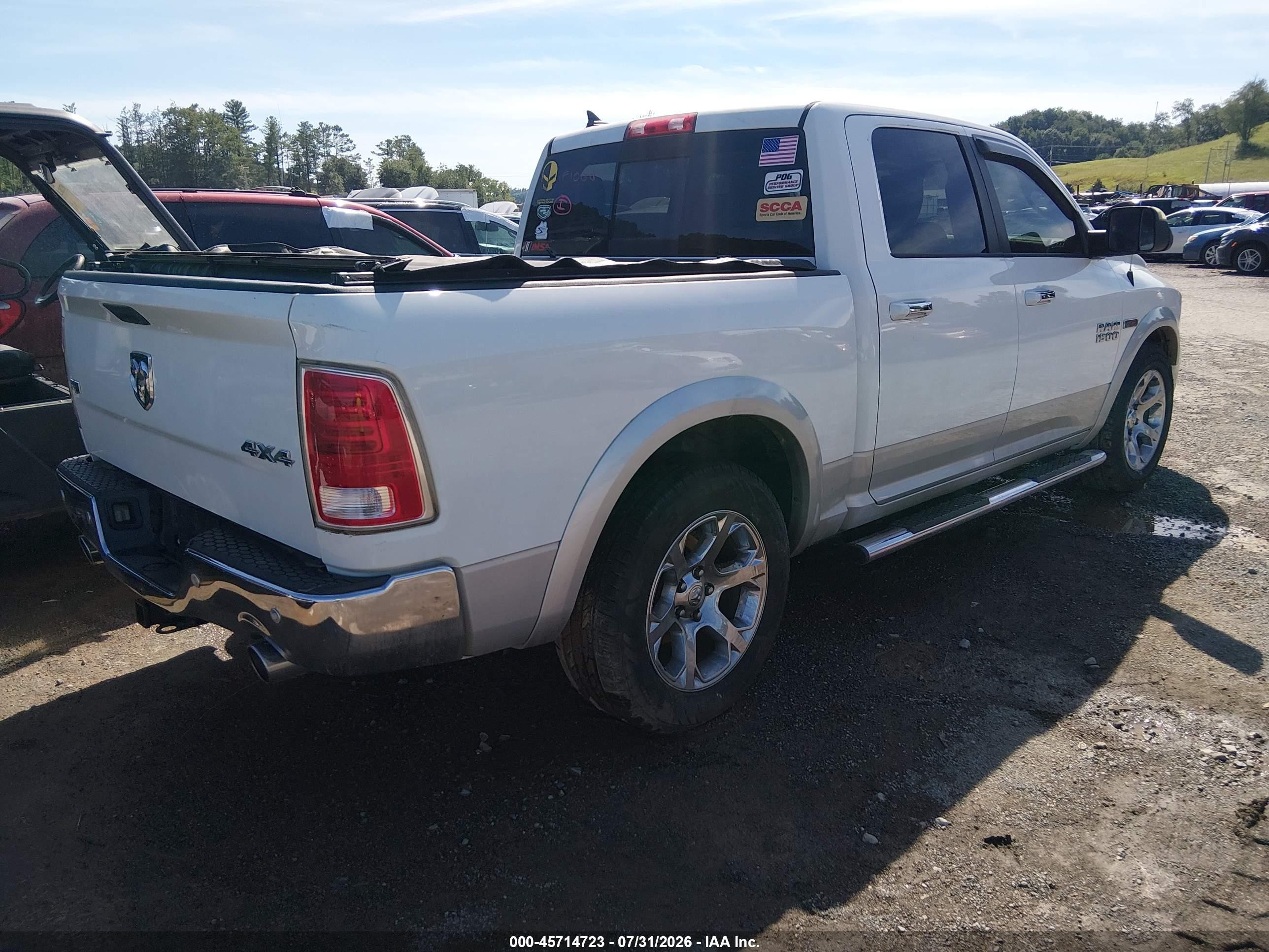 2015 Ram 1500 Laramie White vin: 1C6RR7NM1FS513912