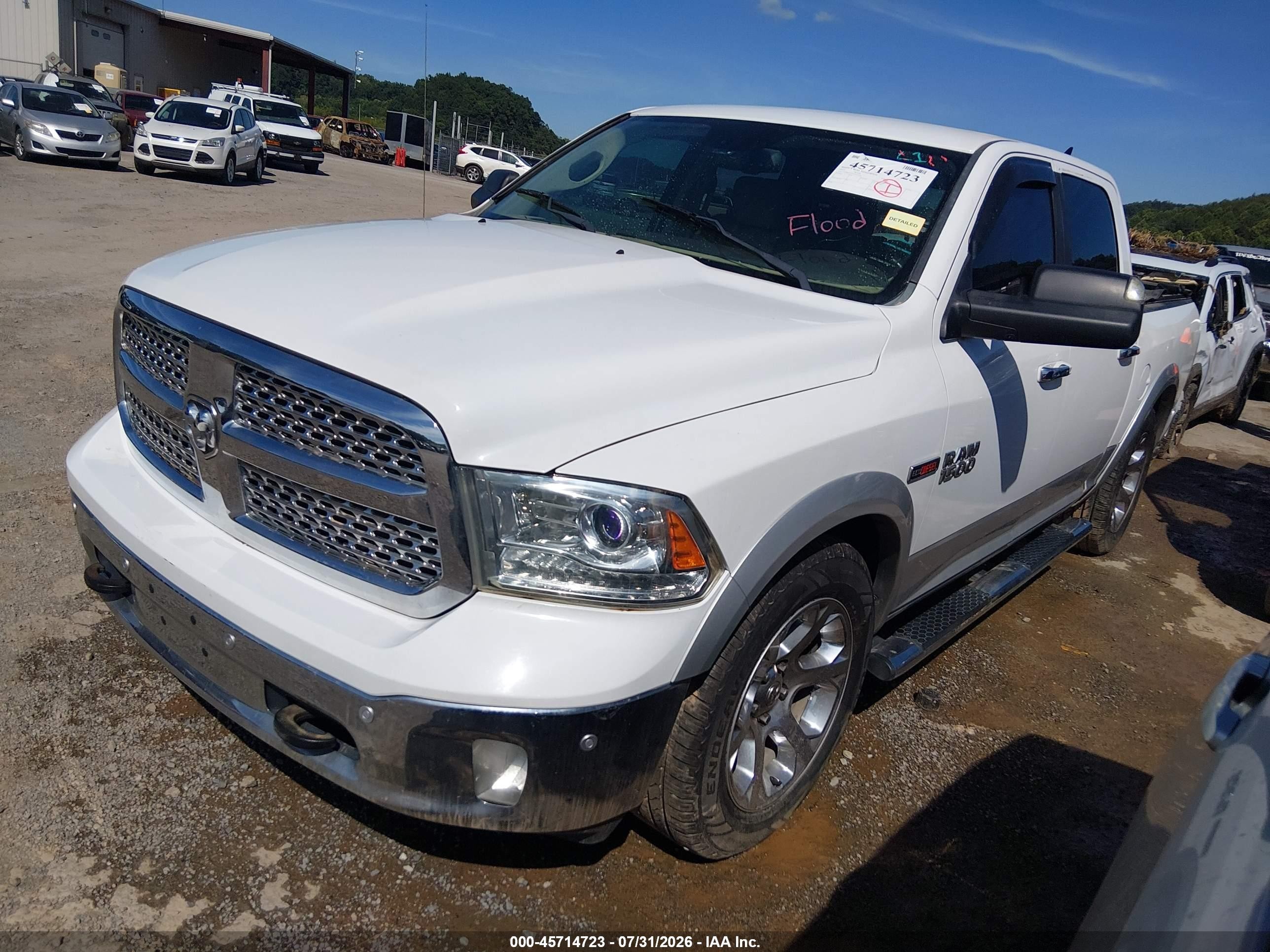 2015 Ram 1500 Laramie White vin: 1C6RR7NM1FS513912