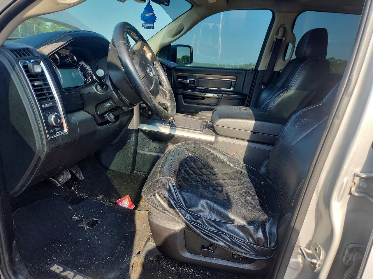 2015 Ram 1500 Laramie Silver vin: 1C6RR7NM1FS552404