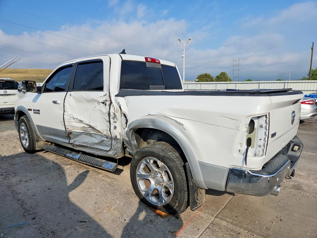 2015 Ram 1500 Laramie White vin: 1C6RR7NM1FS713253