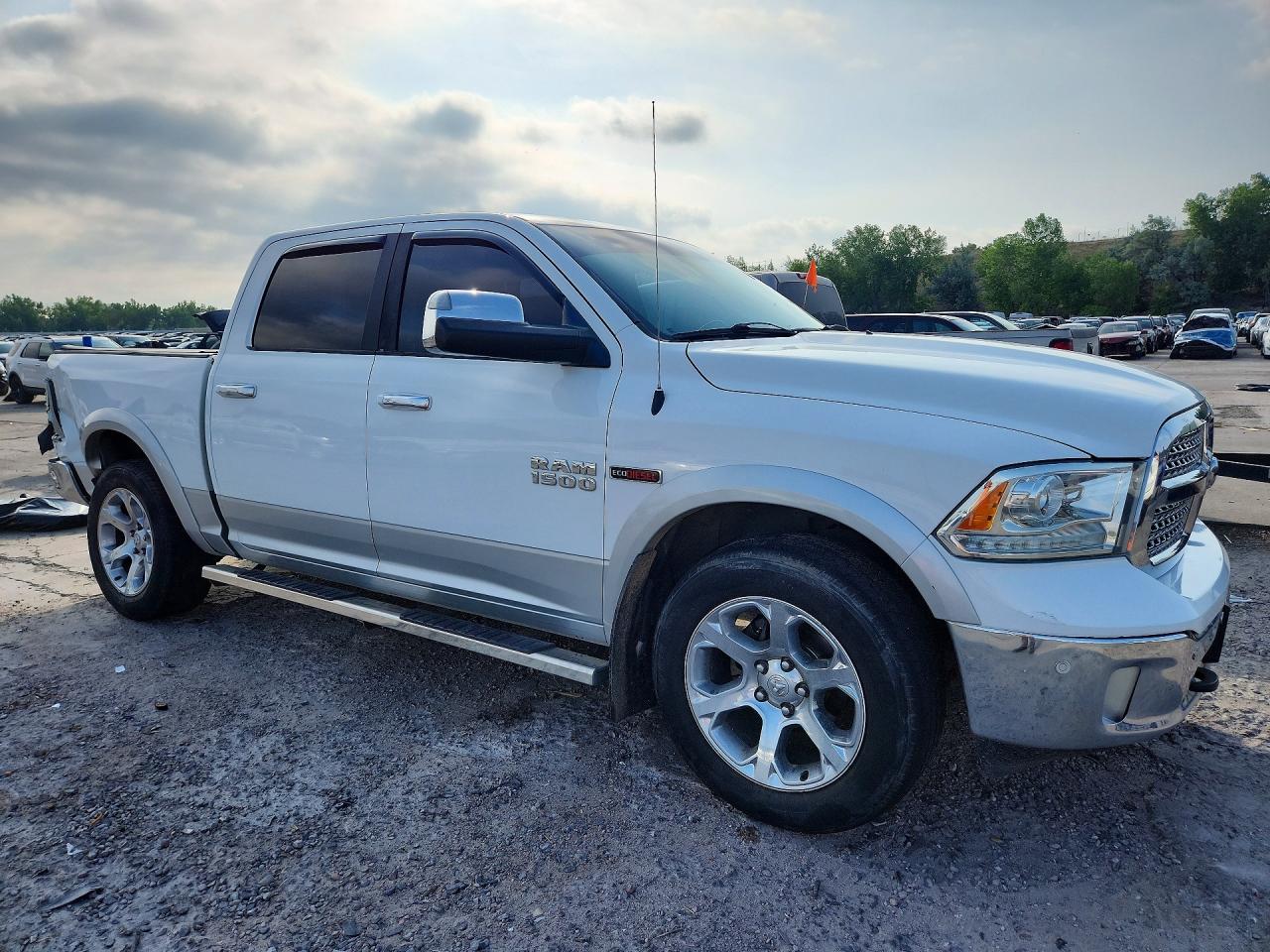 2015 Ram 1500 Laramie White vin: 1C6RR7NM1FS713253
