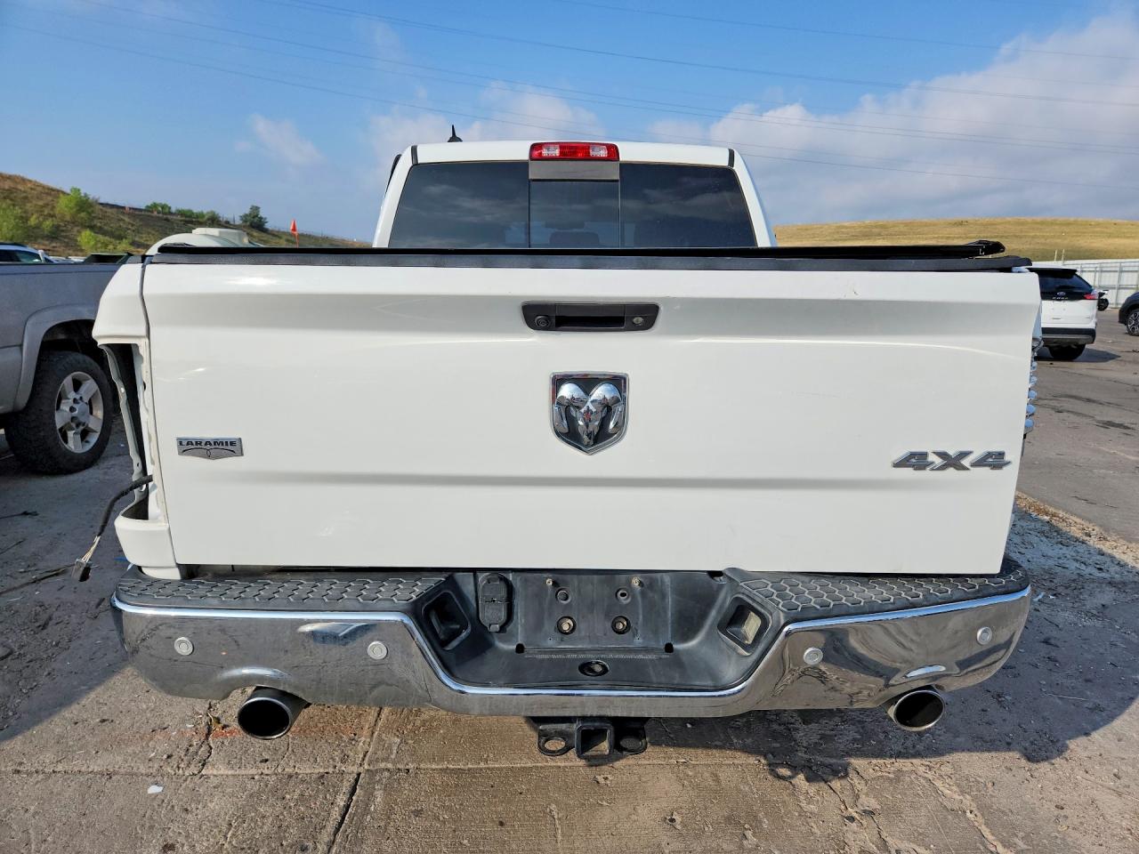 2015 Ram 1500 Laramie White vin: 1C6RR7NM1FS713253