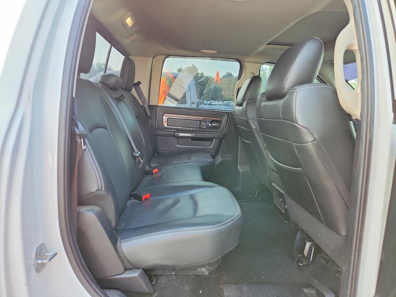 2015 Ram 1500 Laramie White vin: 1C6RR7NM1FS713253