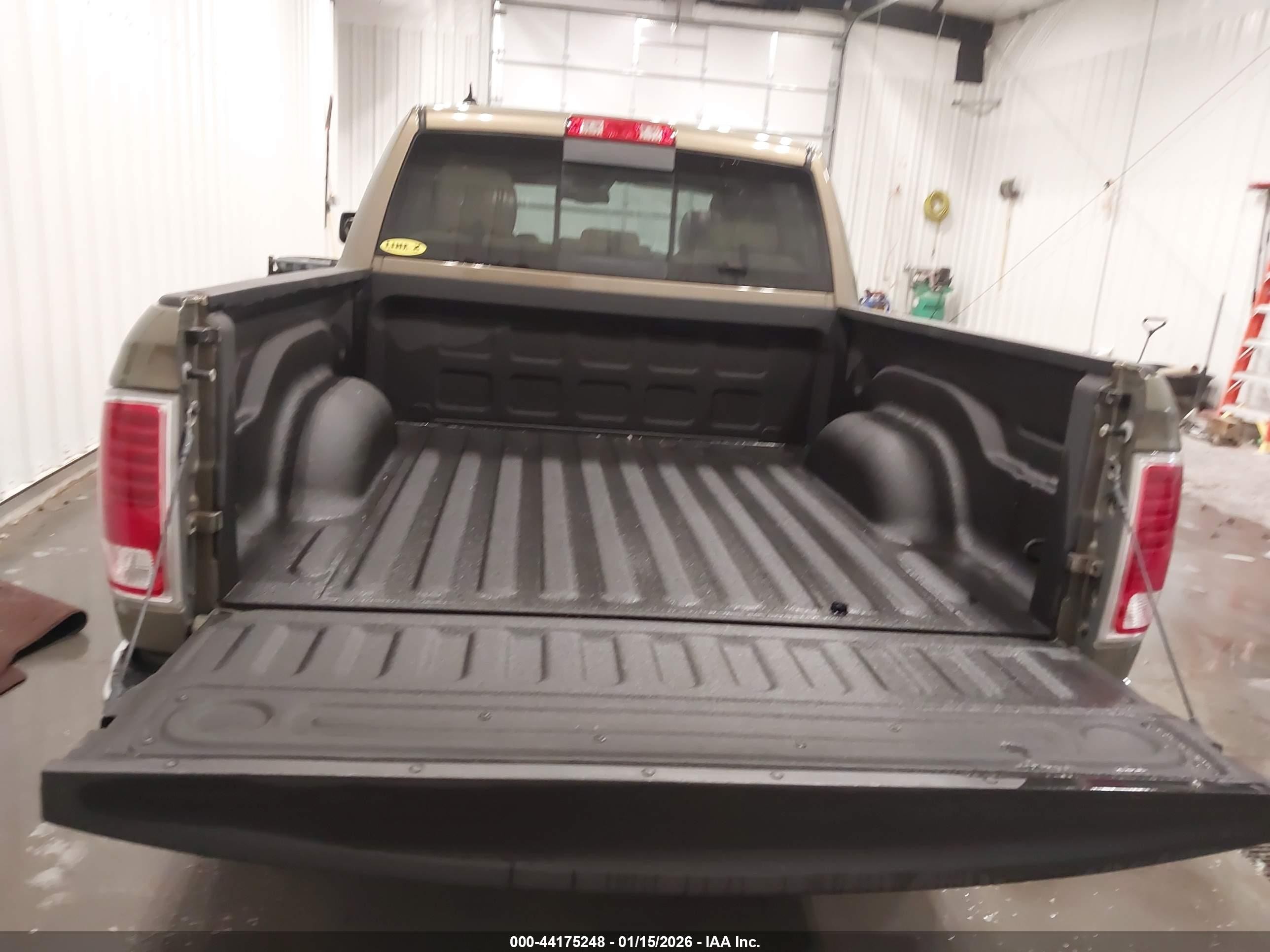 2015 Ram 1500 Laramie Green vin: 1C6RR7NM2FS562911