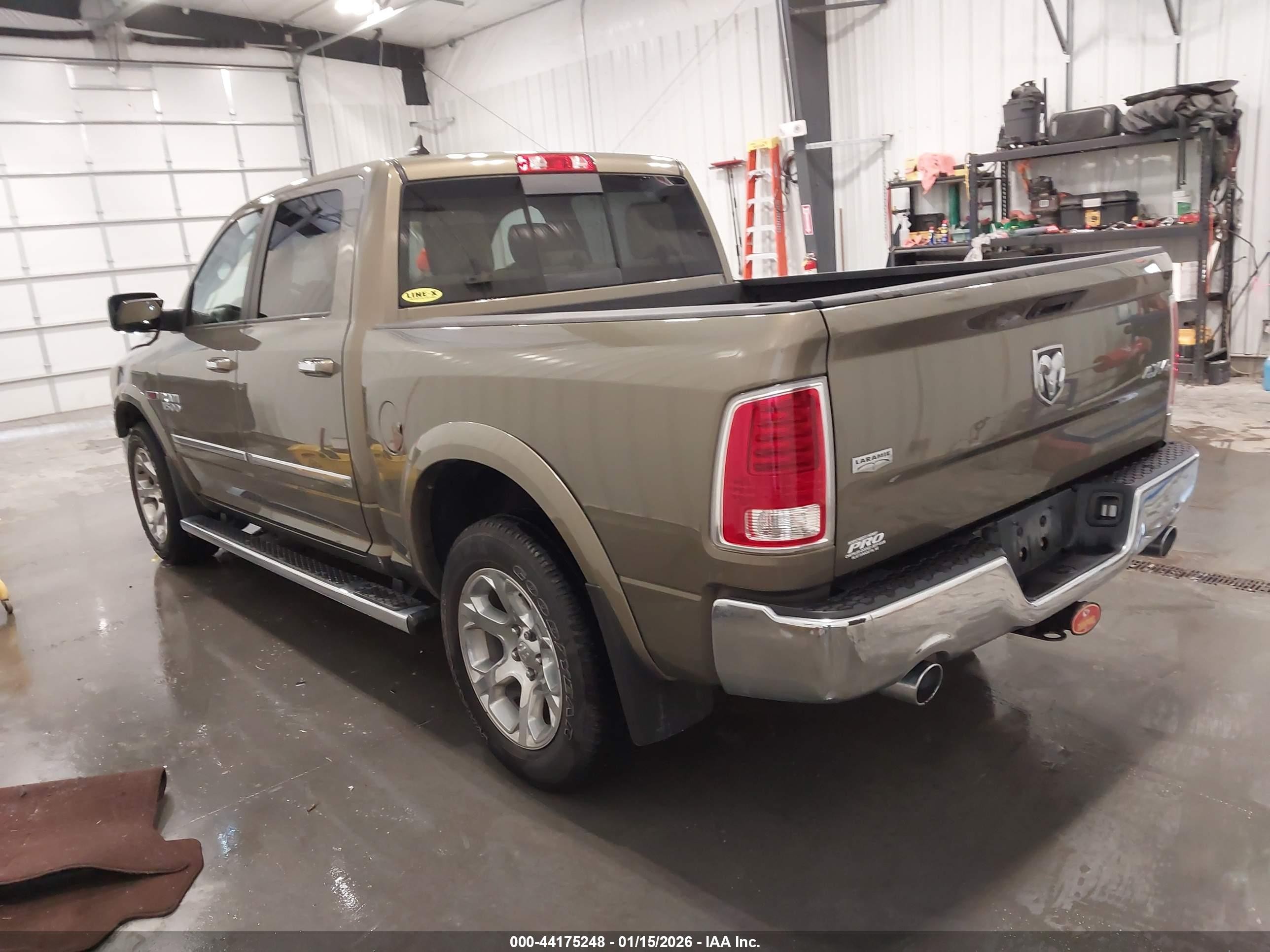 2015 Ram 1500 Laramie Green vin: 1C6RR7NM2FS562911