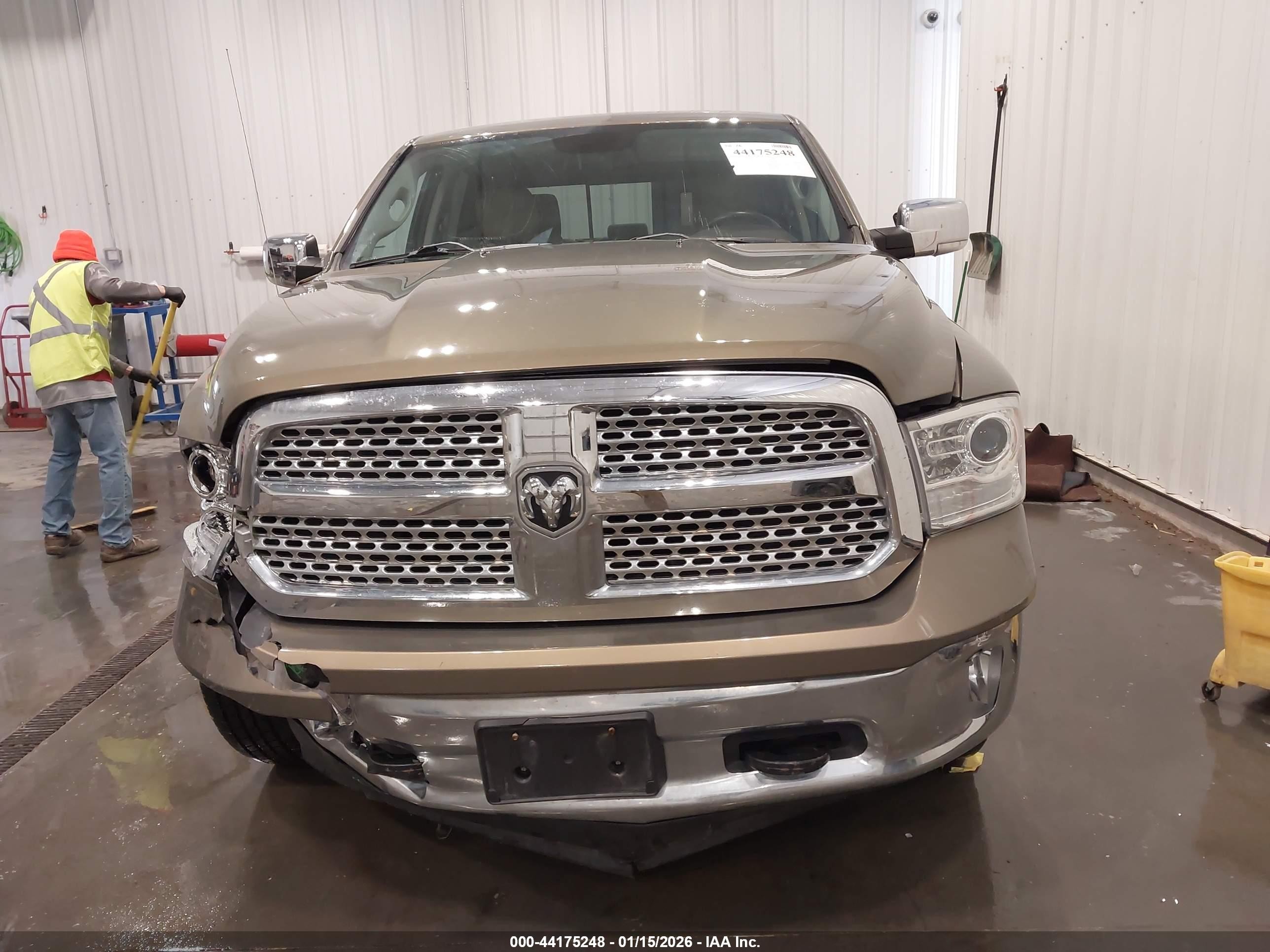 2015 Ram 1500 Laramie Green vin: 1C6RR7NM2FS562911