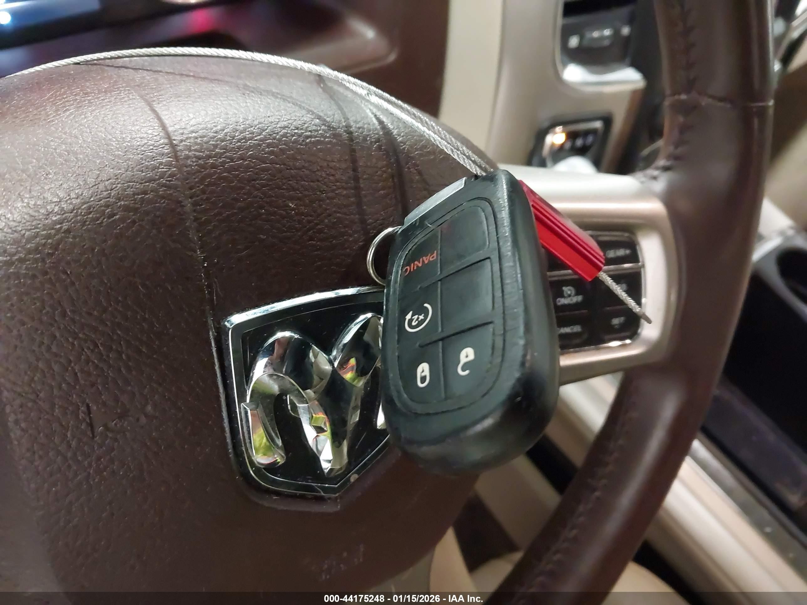 2015 Ram 1500 Laramie Green vin: 1C6RR7NM2FS562911